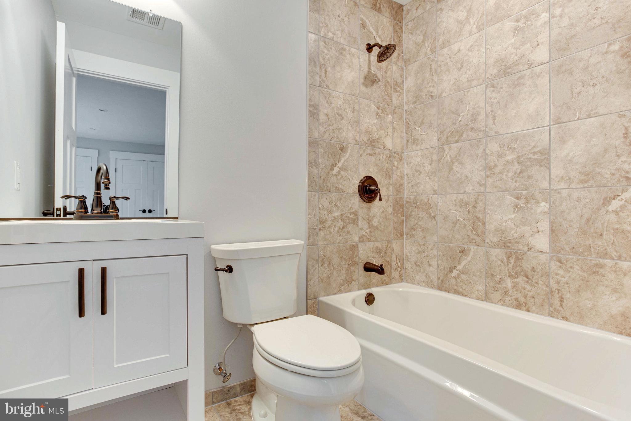 DEALE BEACH - Residential