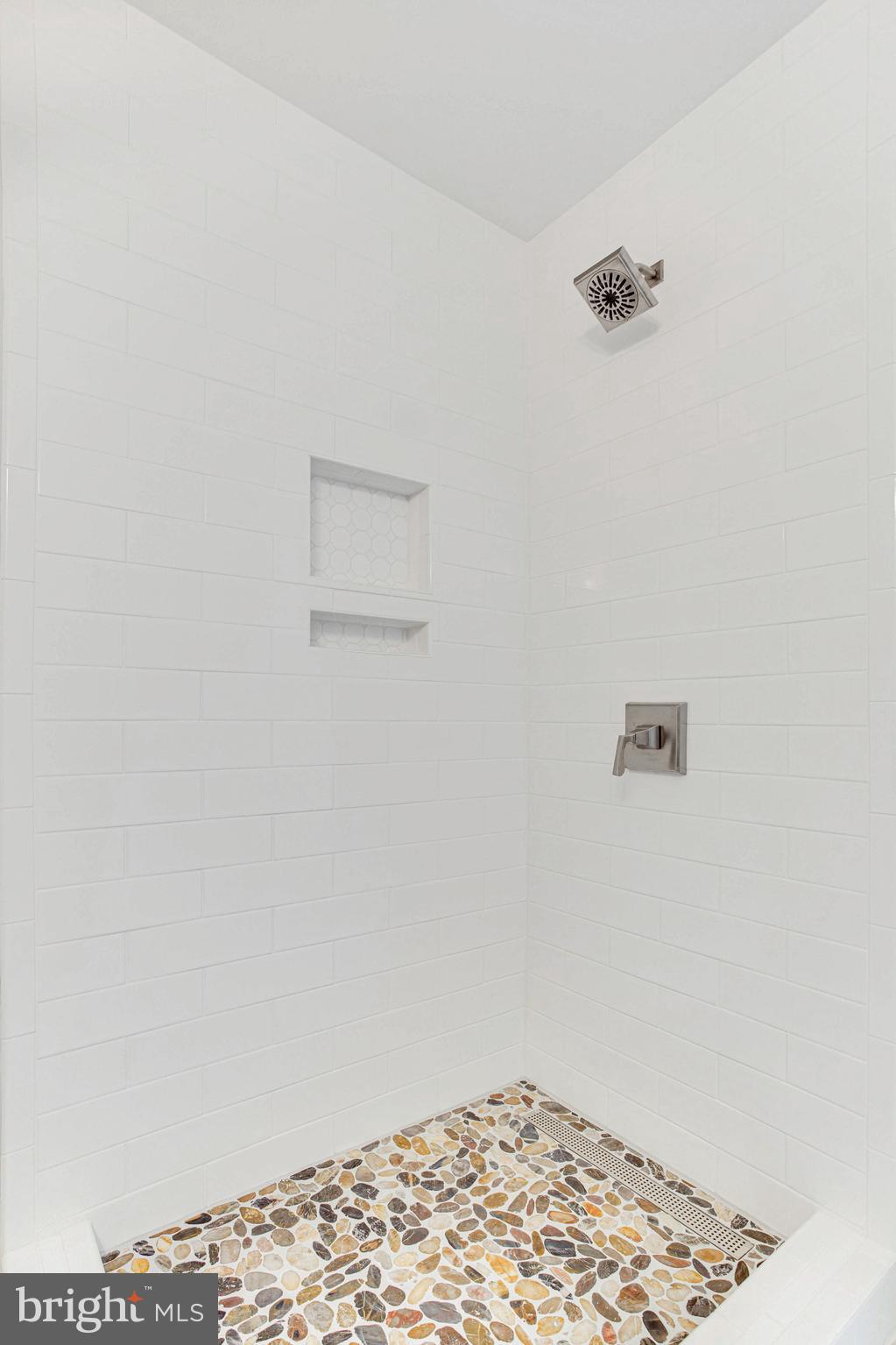 DEALE BEACH - Residential