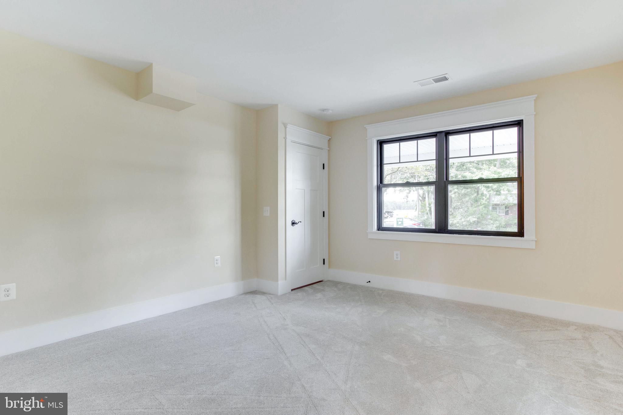 DEALE BEACH - Residential