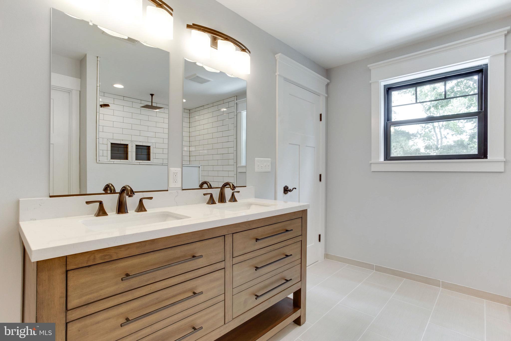 DEALE BEACH - Residential