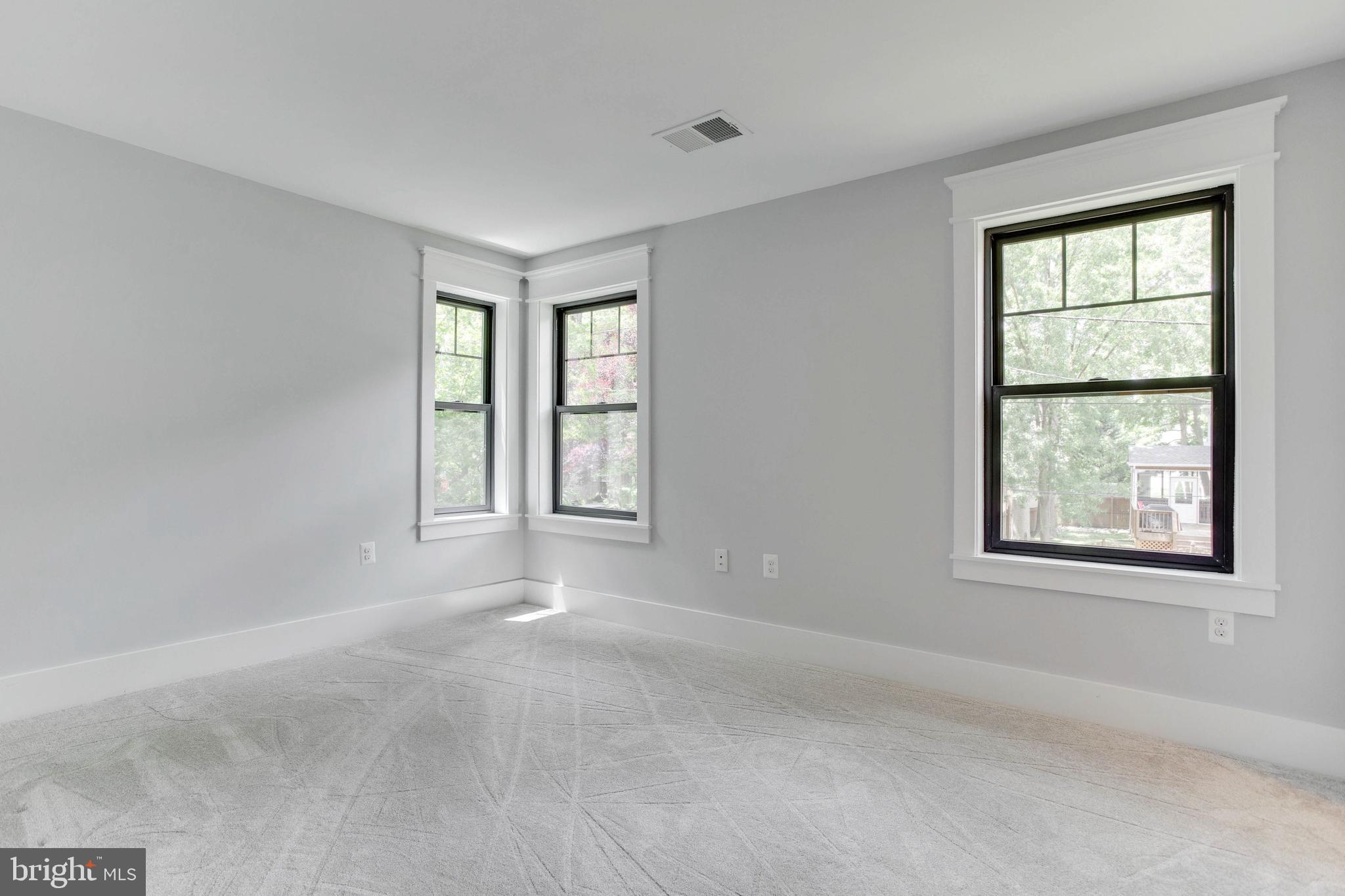 DEALE BEACH - Residential