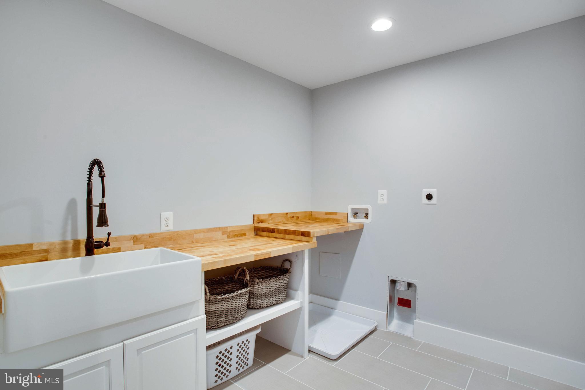 DEALE BEACH - Residential