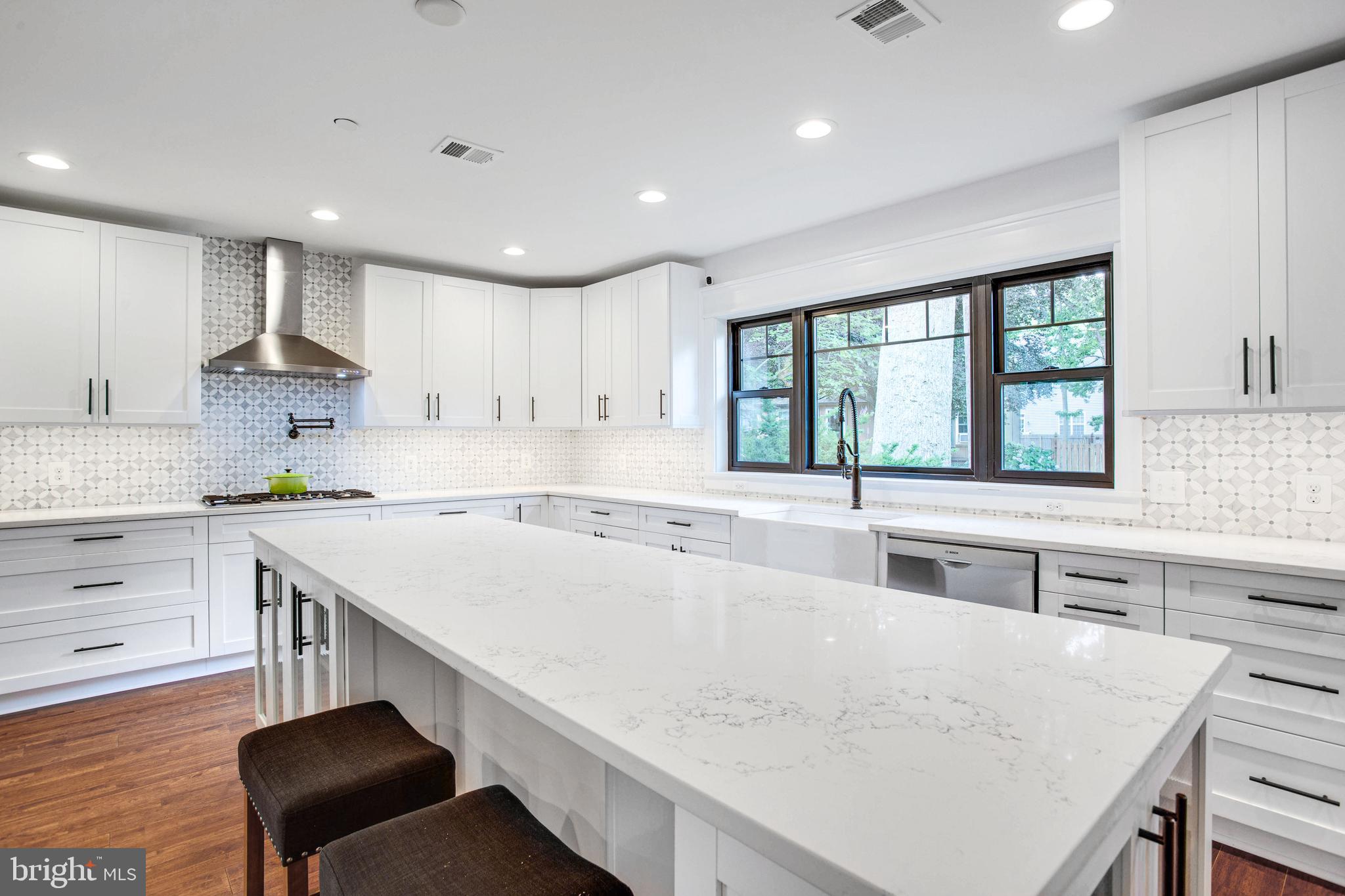 DEALE BEACH - Residential