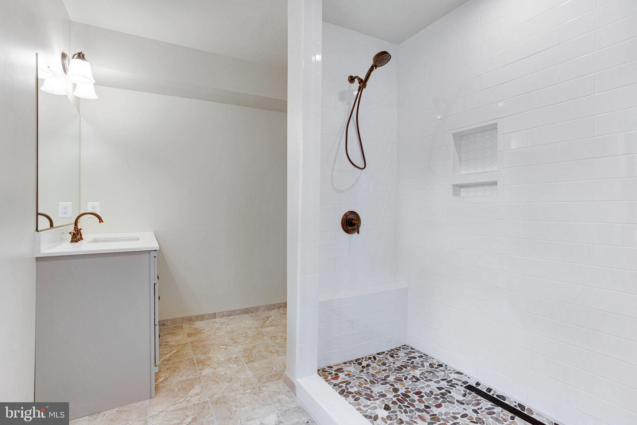 DEALE BEACH - Residential