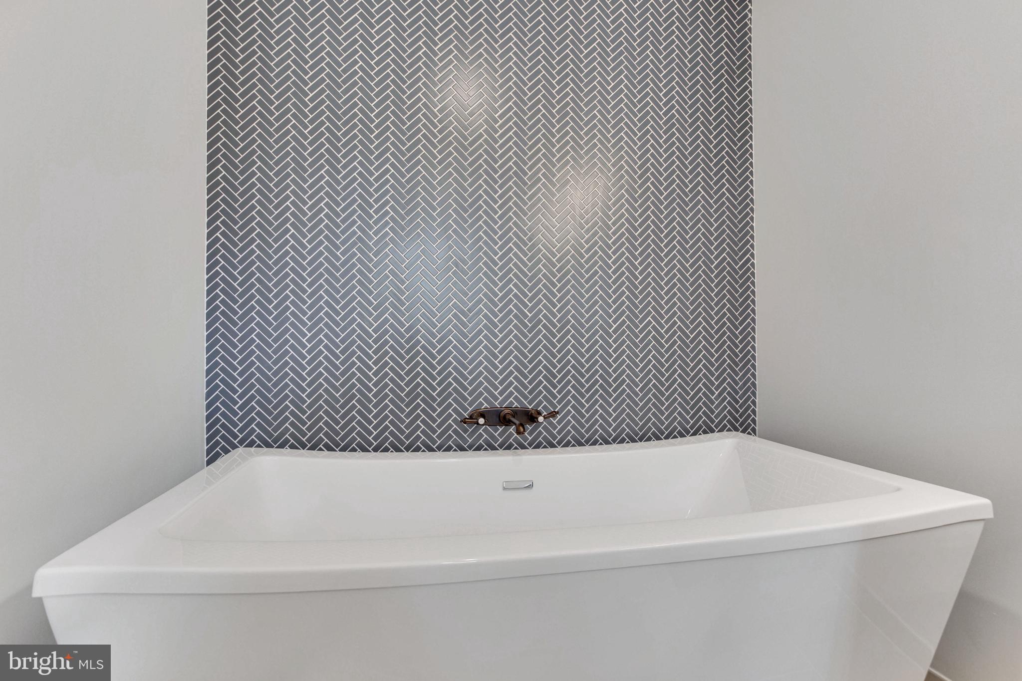 DEALE BEACH - Residential