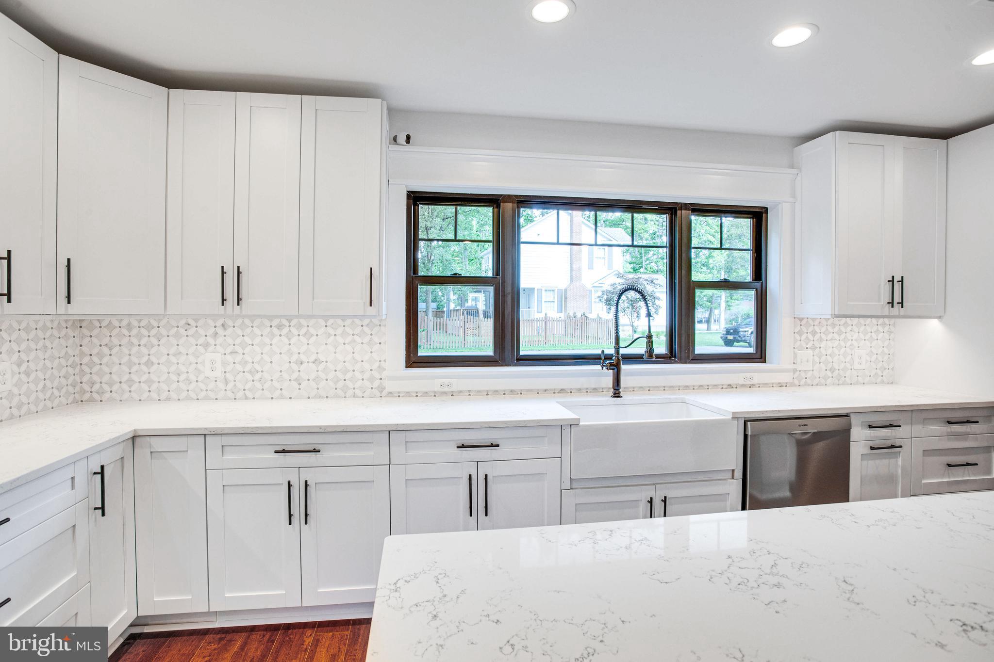 DEALE BEACH - Residential