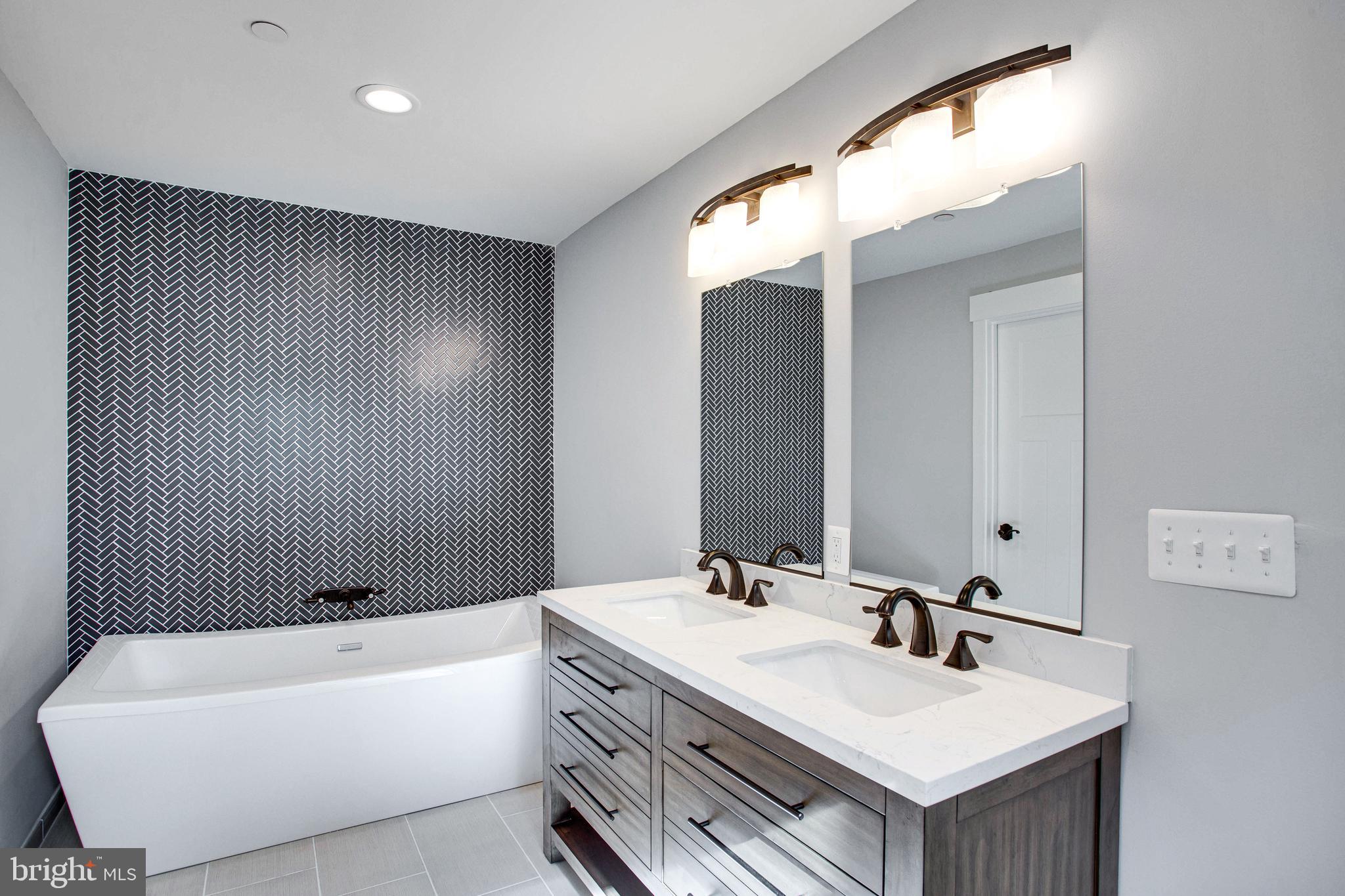 DEALE BEACH - Residential