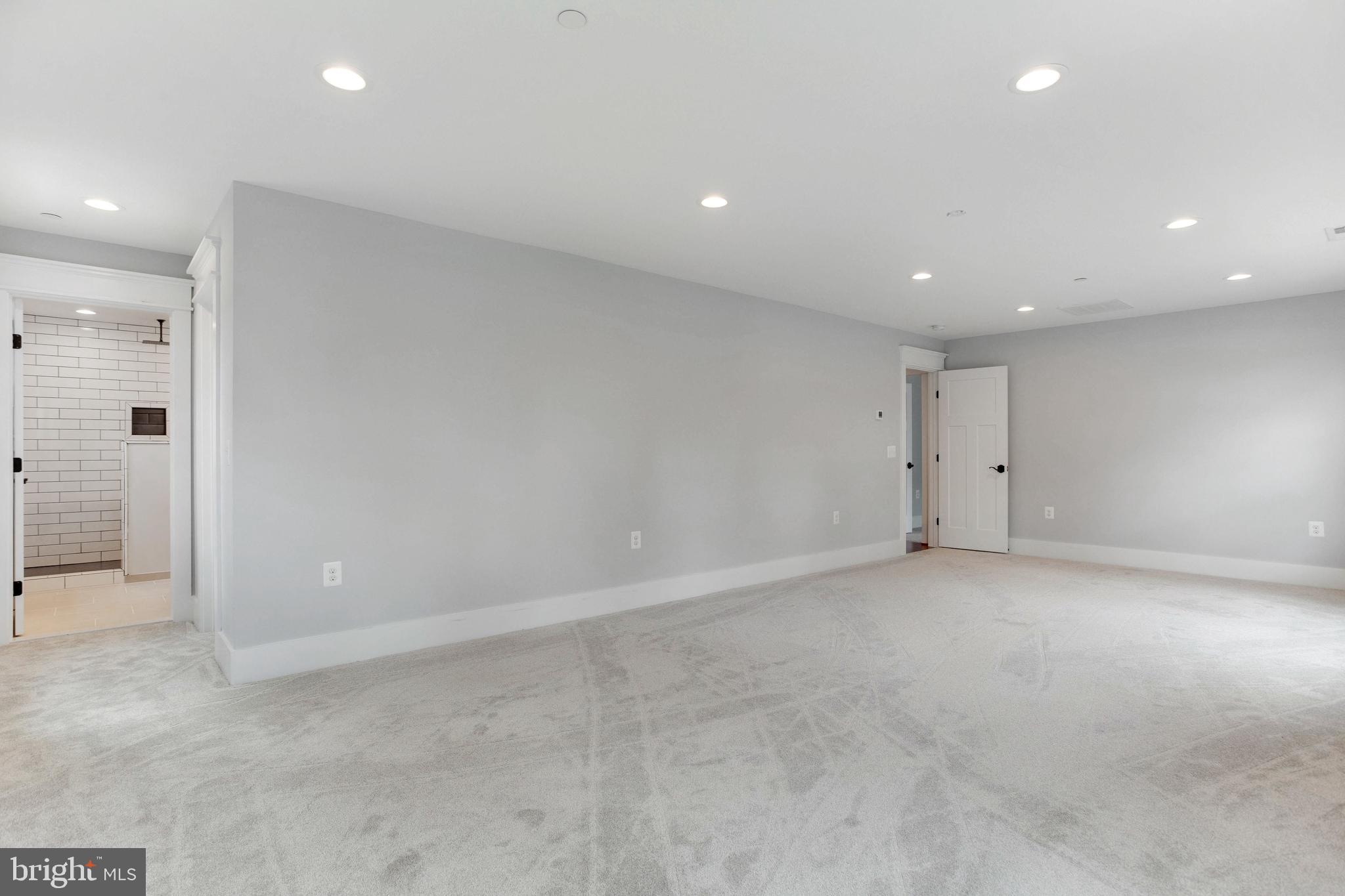 DEALE BEACH - Residential