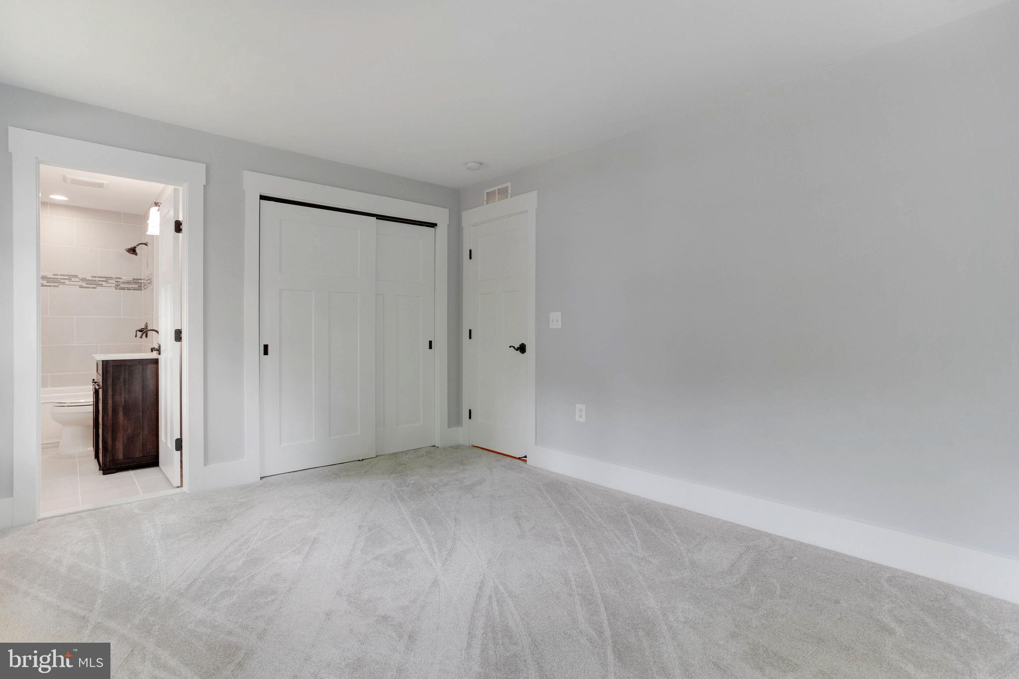 DEALE BEACH - Residential