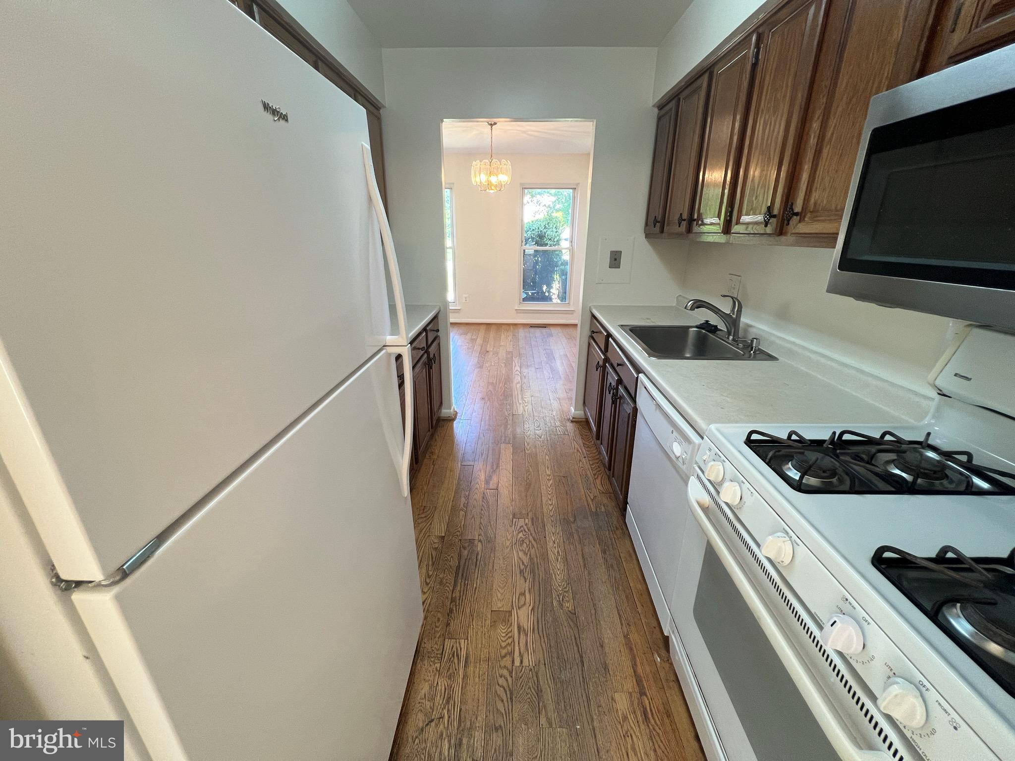 5566 BURNSIDE DRIVE