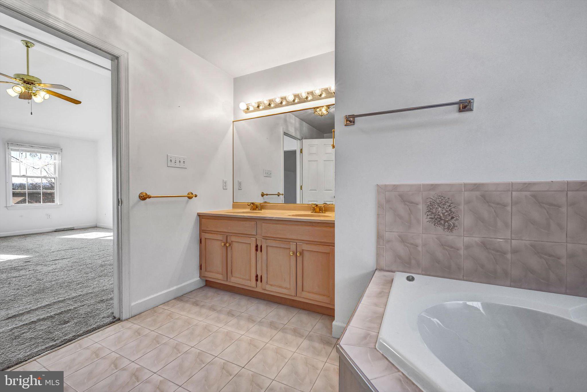 EXETER GOLF CLUB E - Residential