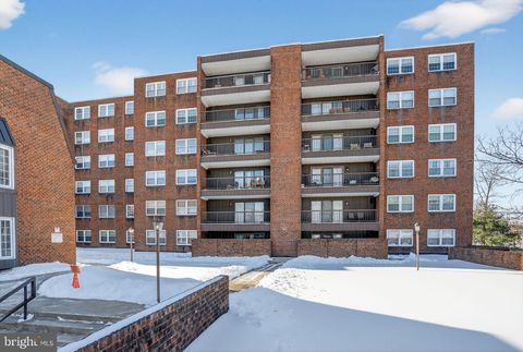 215 HADDONFIELD CMNS 215 HADDONFIELD NJ 08033