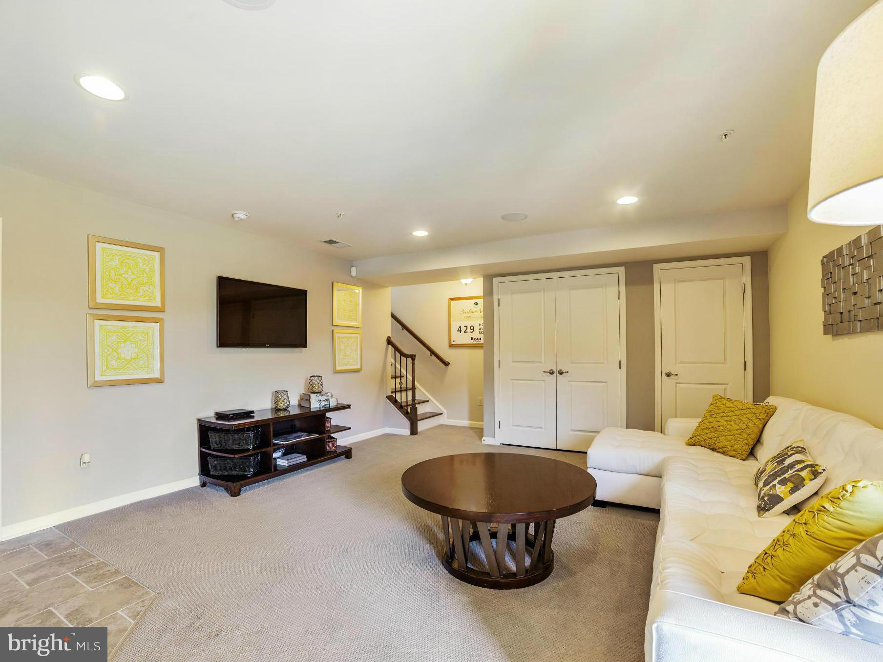 CREEKSIDE VILLAGE - Residential