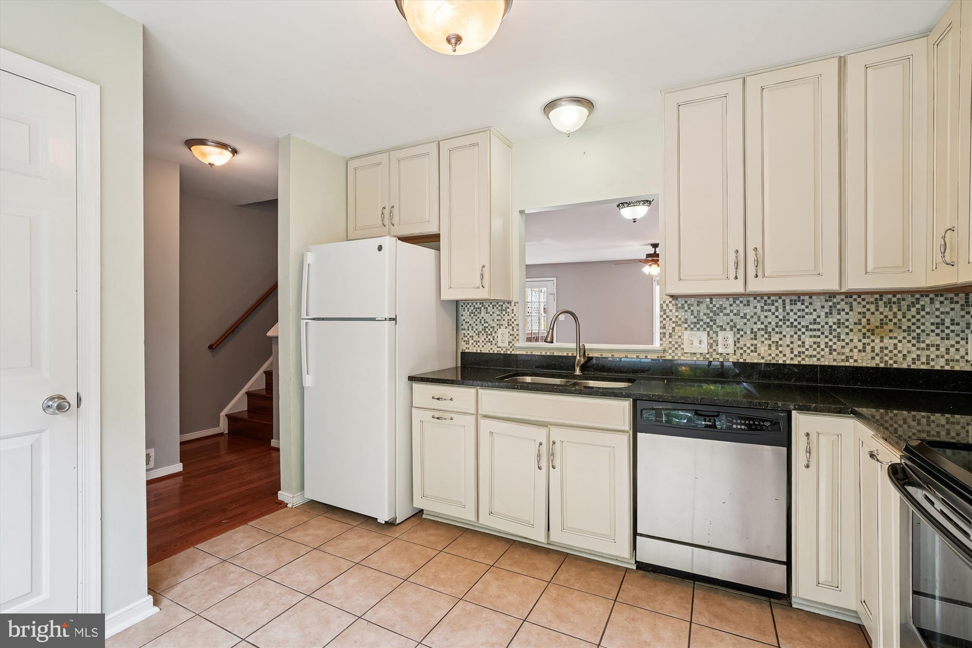 STONE RIVER - Residential Lease