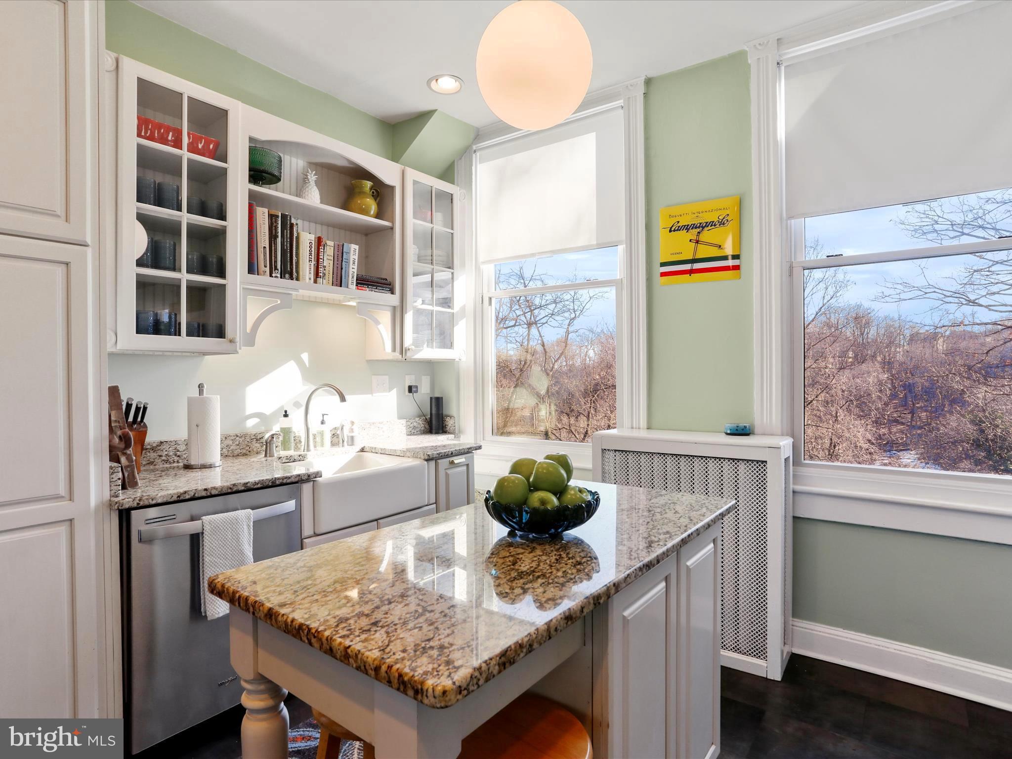 WEST SIDE - Residential