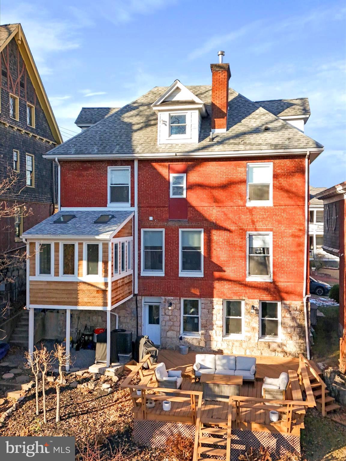 WEST SIDE - Residential