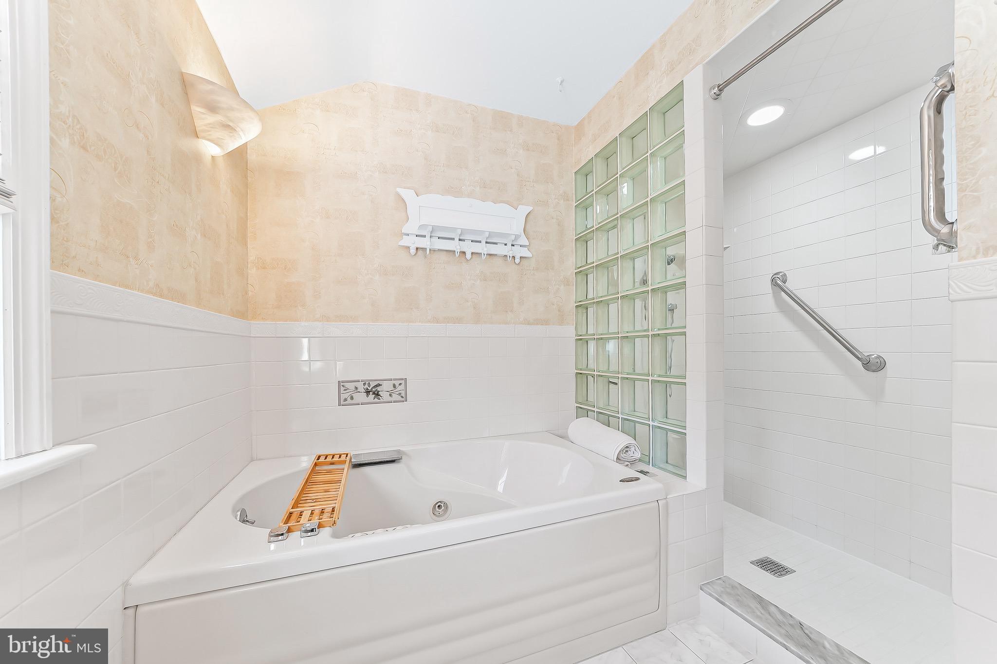 LYNNWOOD - Residential