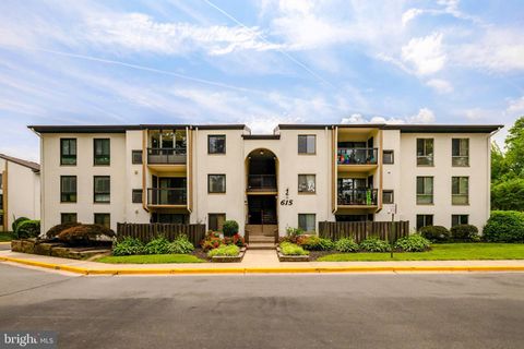 615 CENTER STREET T3 HERNDON VA 20170