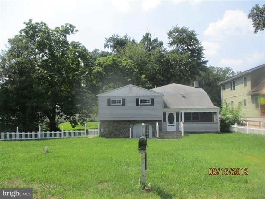 Spacious 4 Level Split offers 4 bedrooms & 3 baths. Open floor plan on main level features hardwood floors in Living & Dining rooms. Kitchen has lots of cabinet space.Upper level 1 has 3 bedrooms & bath. Upper level 2 has huge master & bath with separate shower & tub. Lower level has family room & full bath.Huge fenced rear yard with screened in gazebo. View docs OPENS TO INVESTORS 9.6