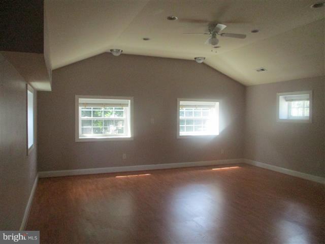 HOLLY NECK - Residential