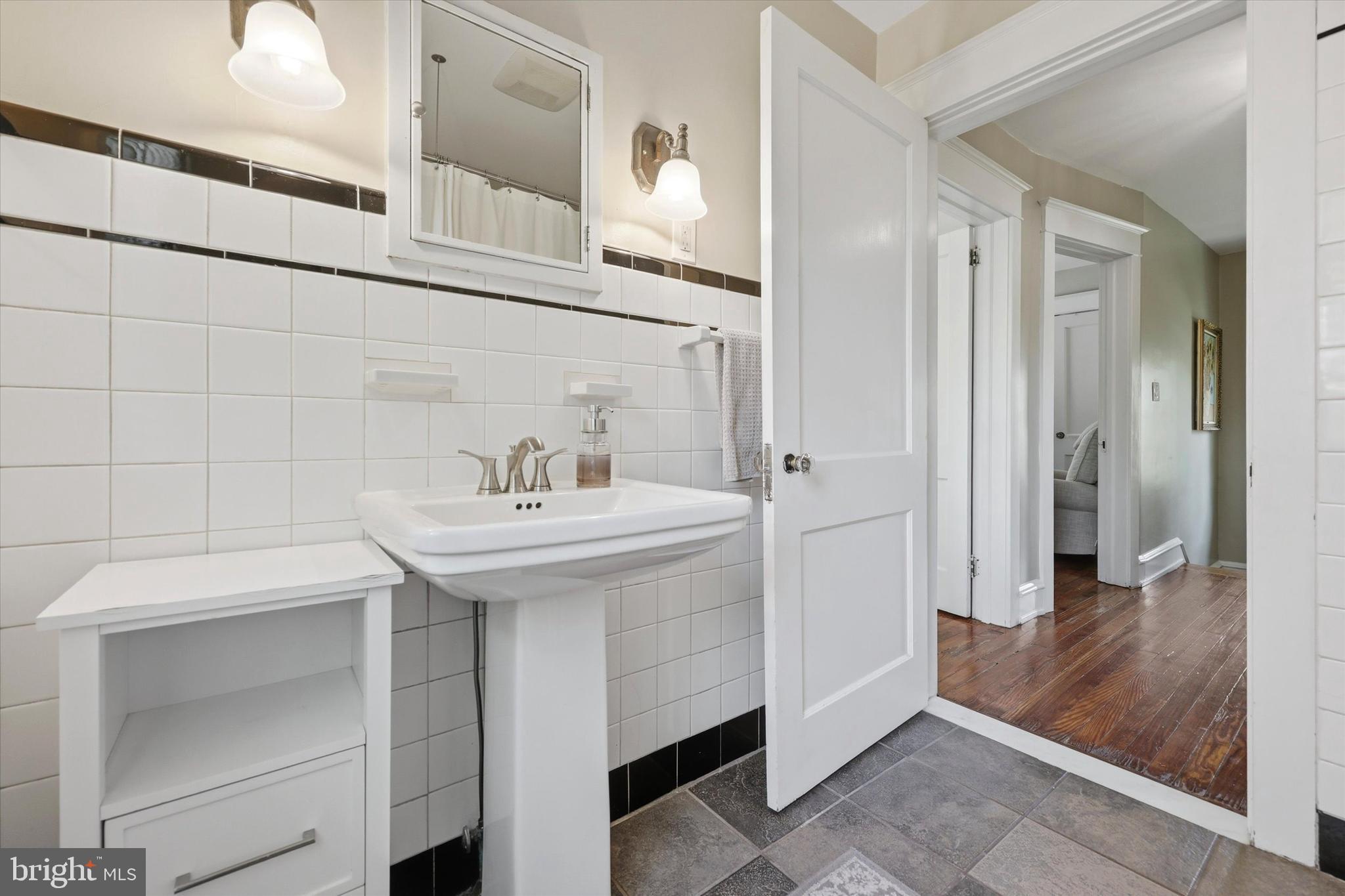 JENKINTOWN - Residential