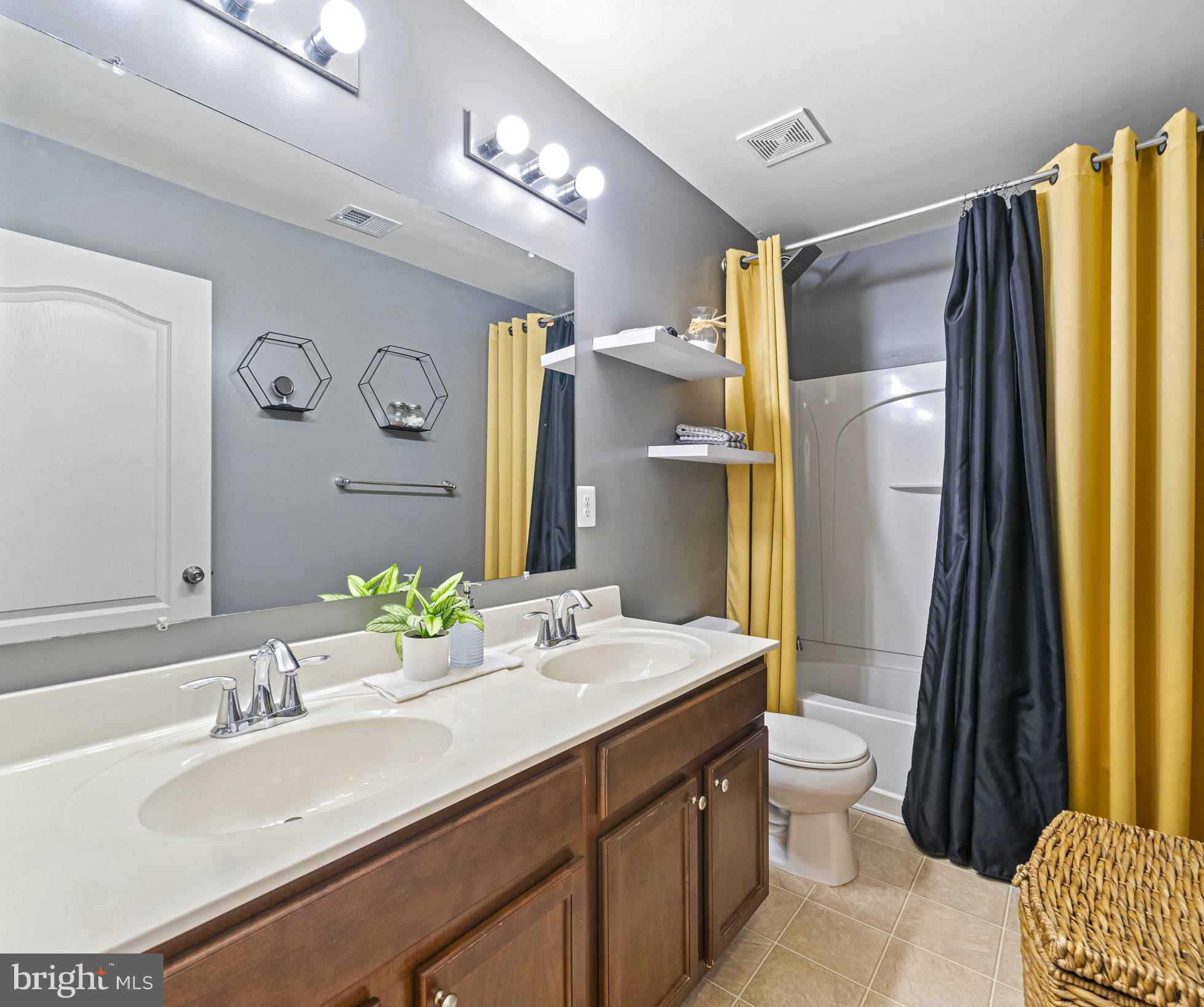 CHELSEA MANOR - Residential