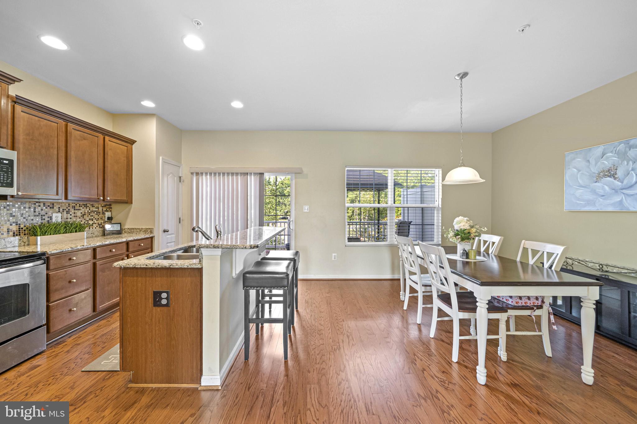 CHELSEA MANOR - Residential