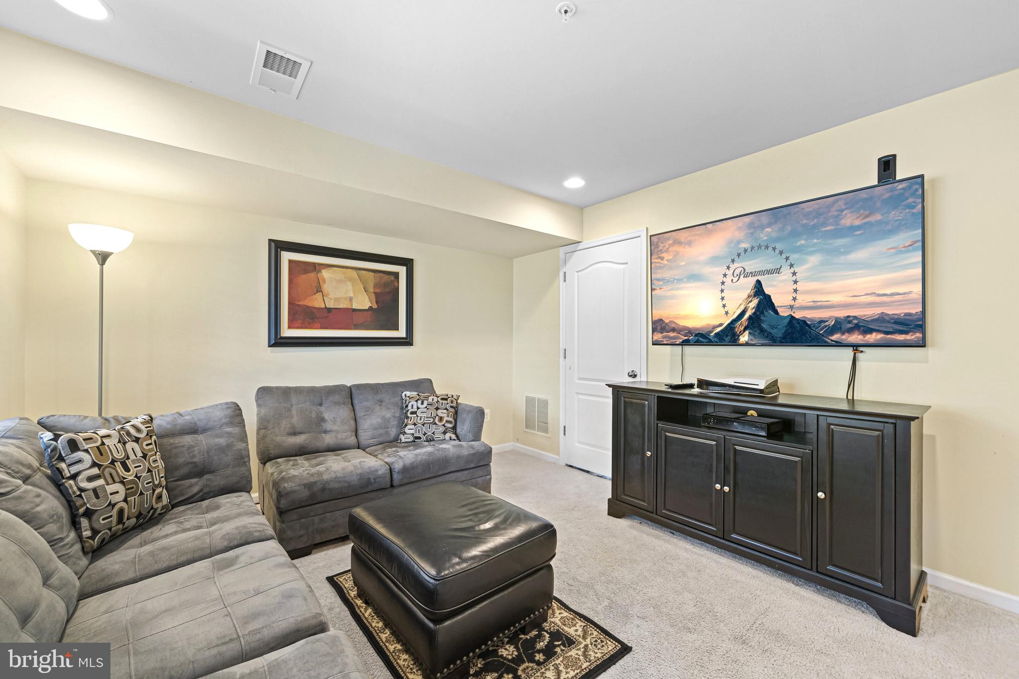 CHELSEA MANOR - Residential