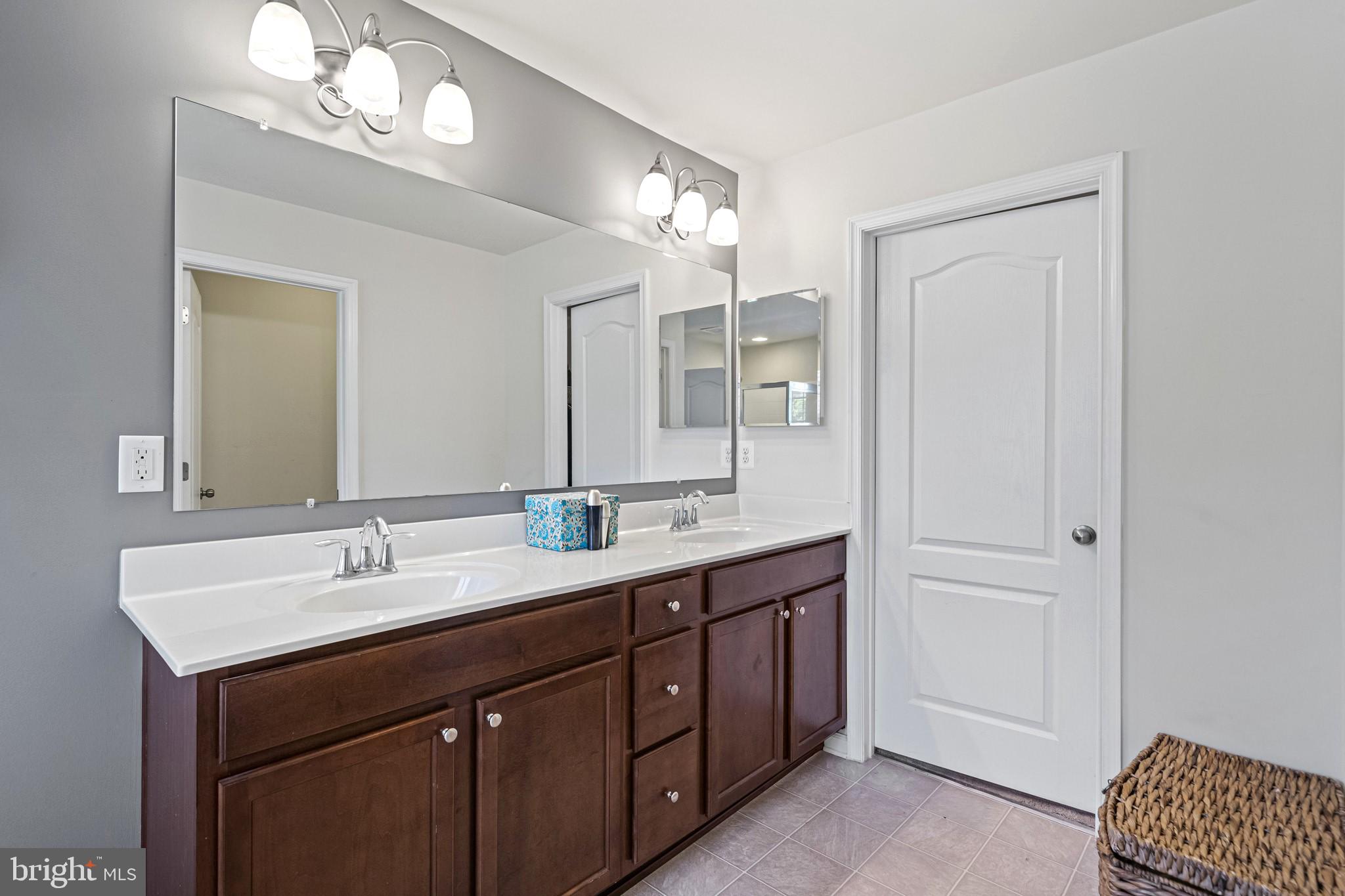 CHELSEA MANOR - Residential