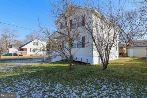 30 QUEEN ANNE ROAD GLEN BURNIE MD 21060