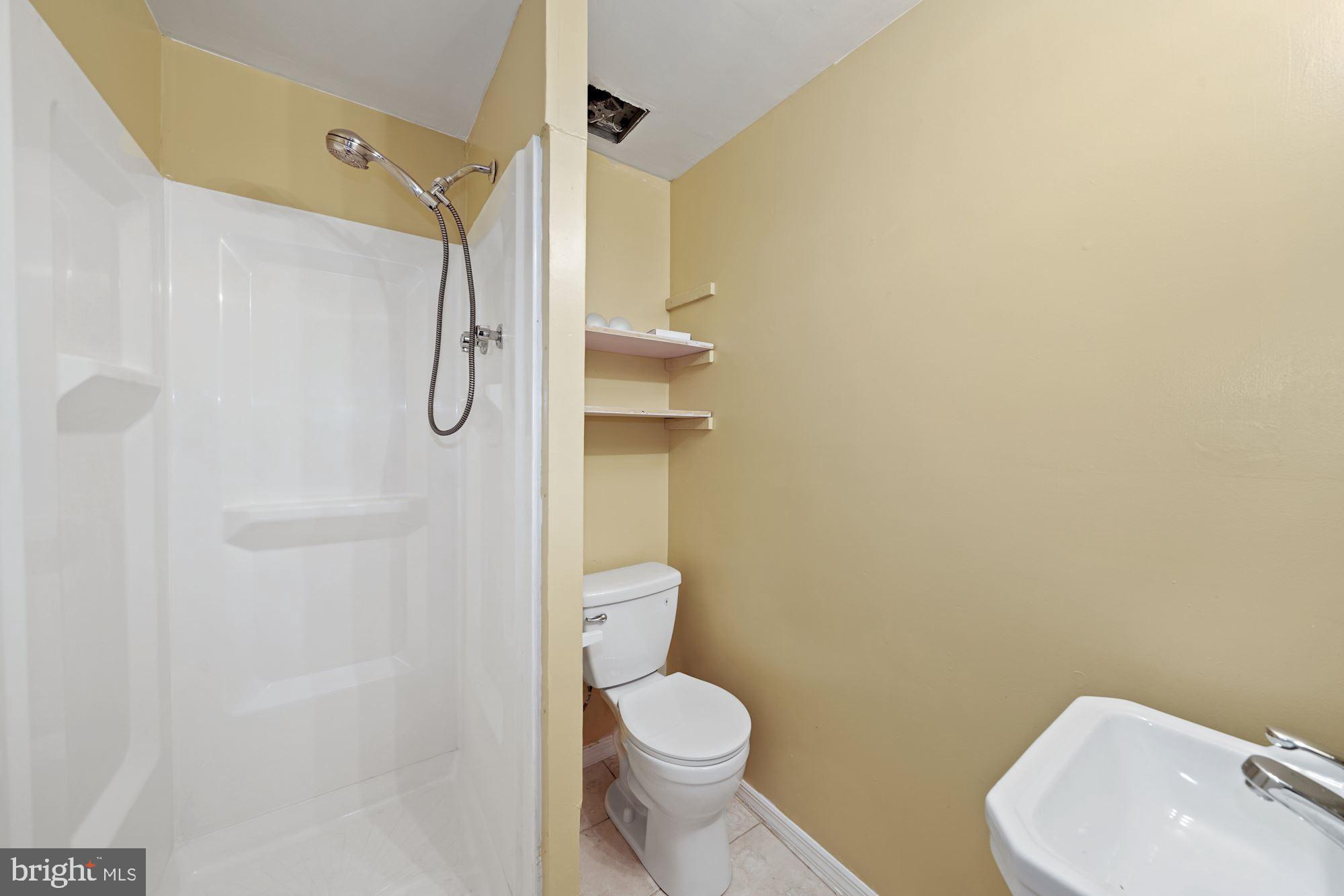 LONGMEAD - Residential Lease