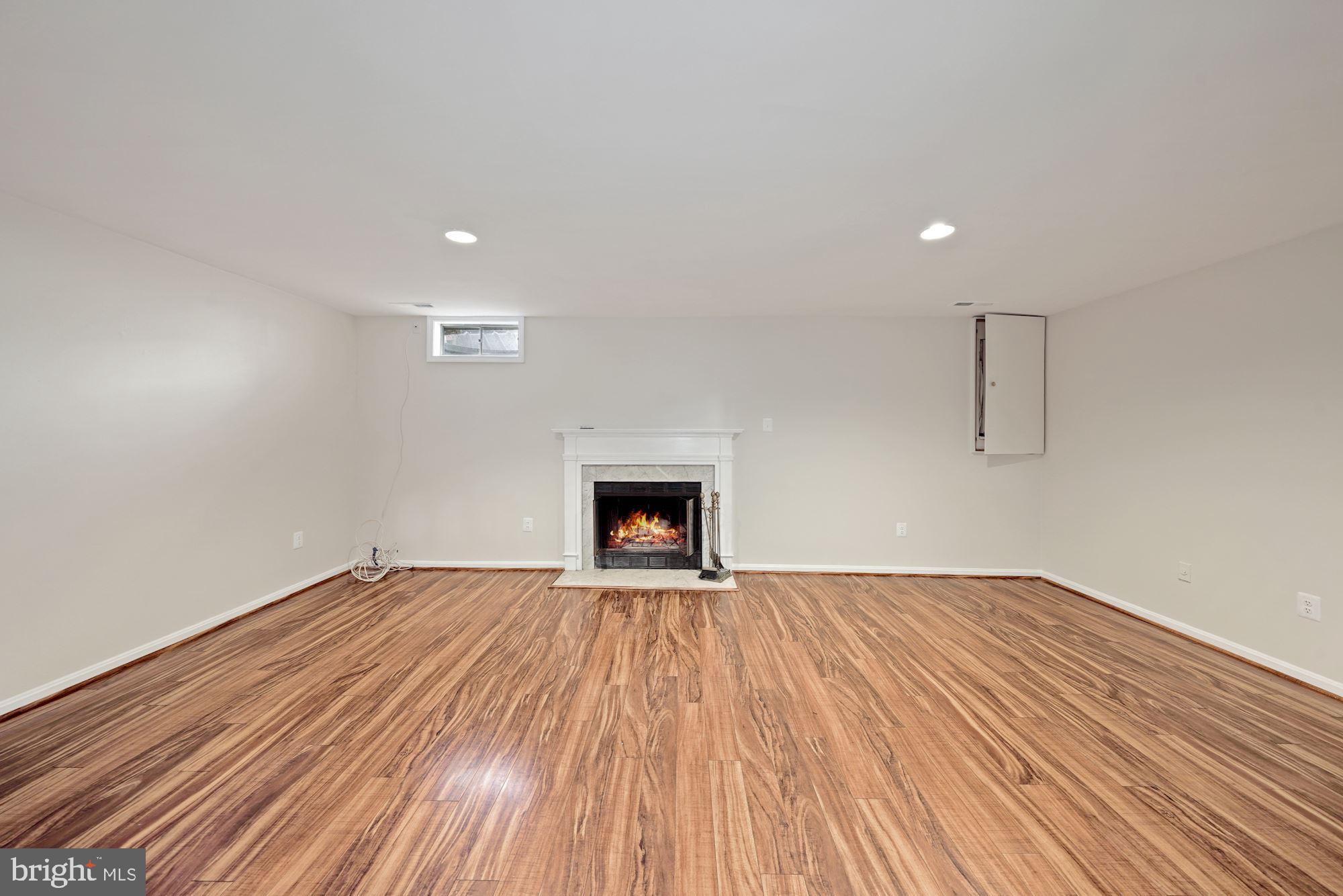 LONGMEAD - Residential Lease