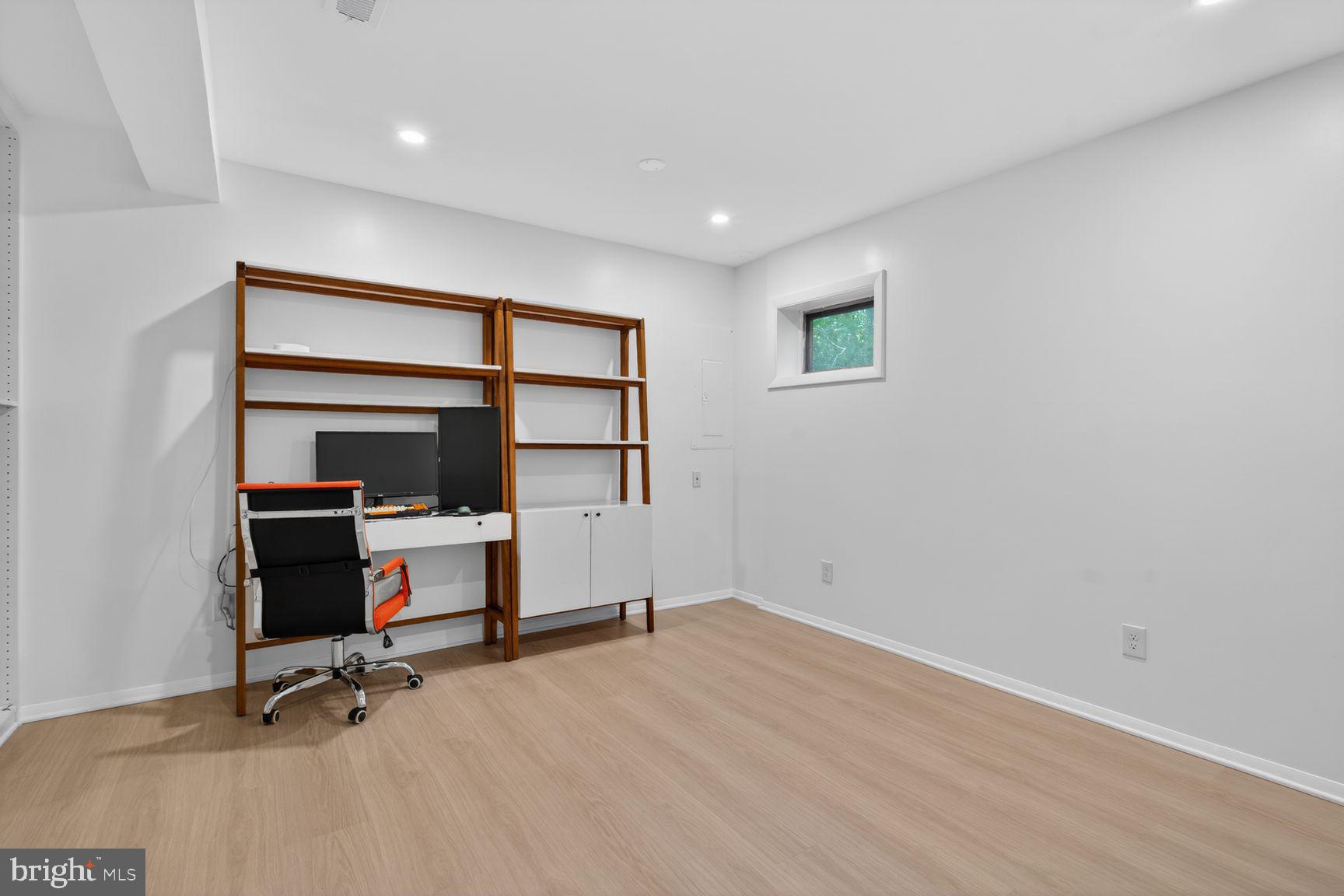 RESTON - Residential