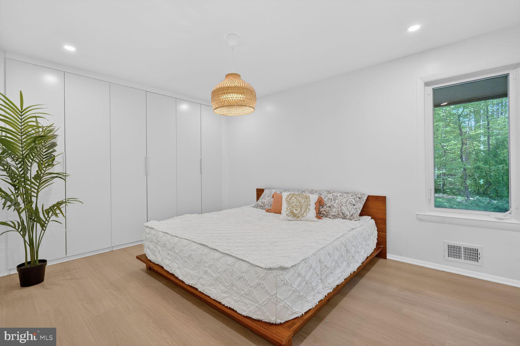 RESTON - Residential