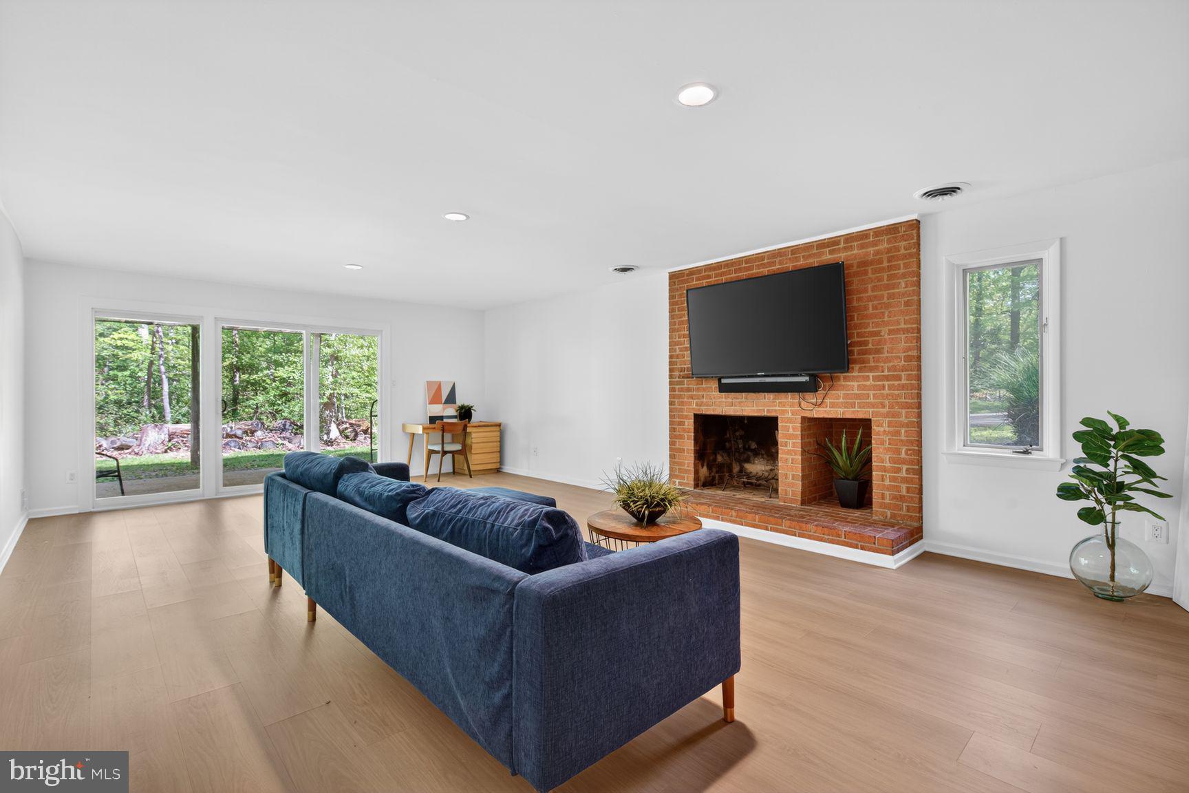 RESTON - Residential