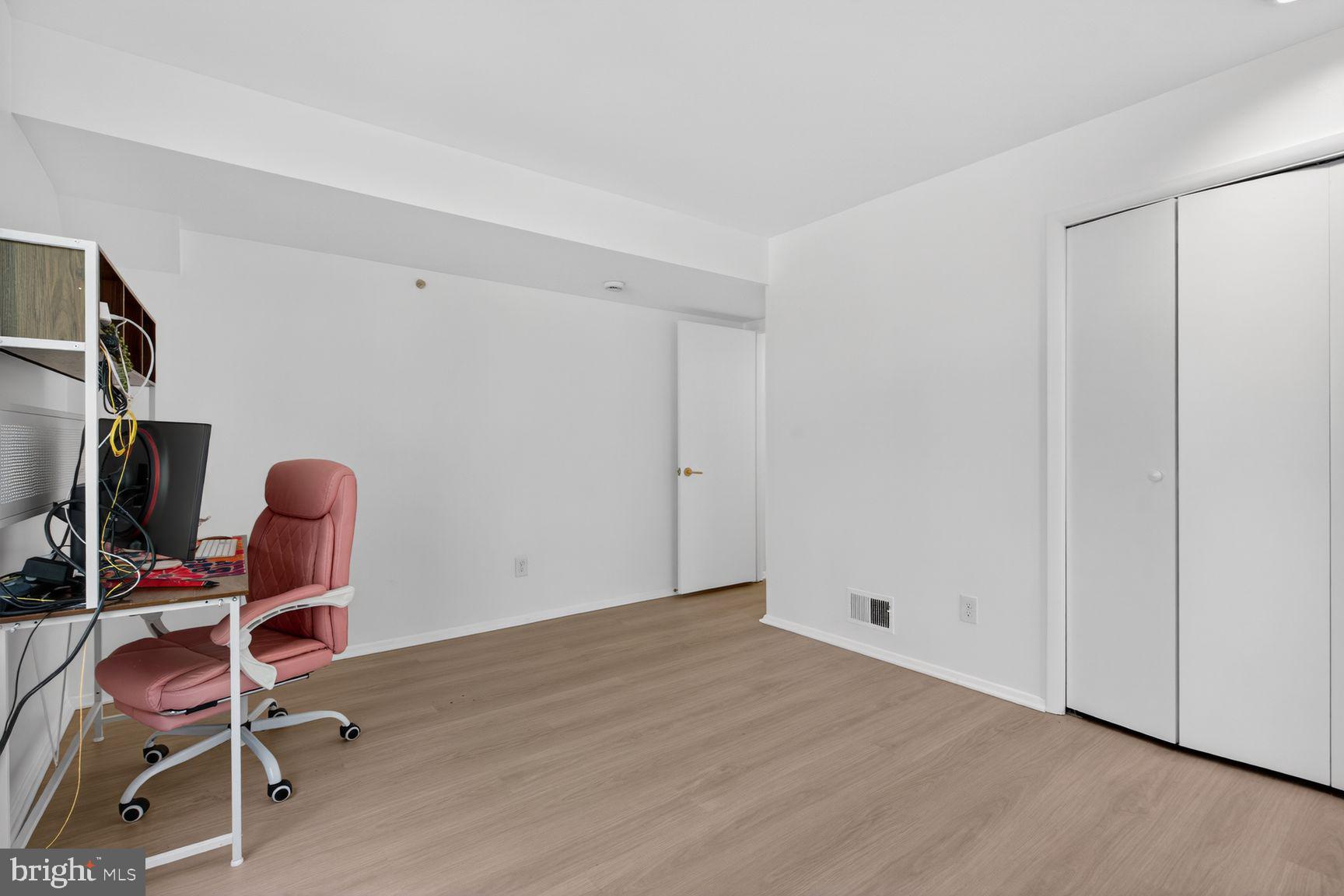 RESTON - Residential