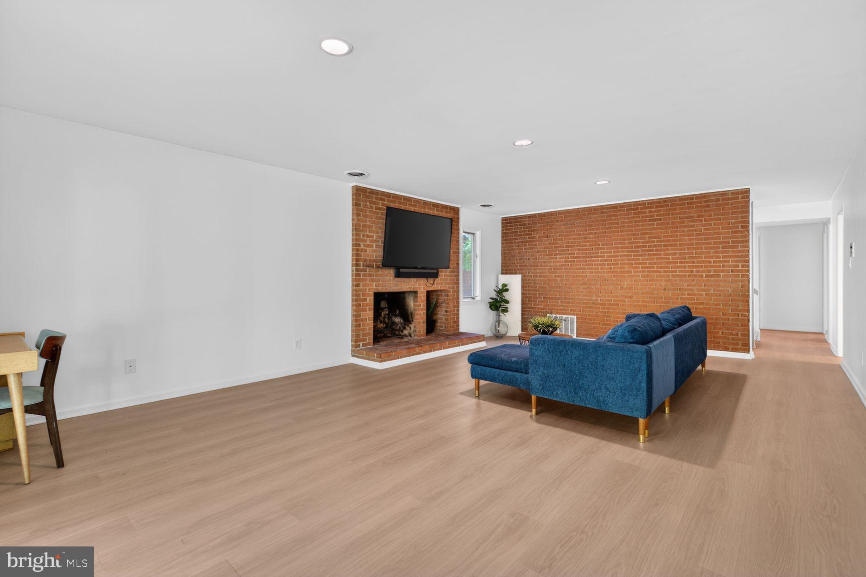 RESTON - Residential