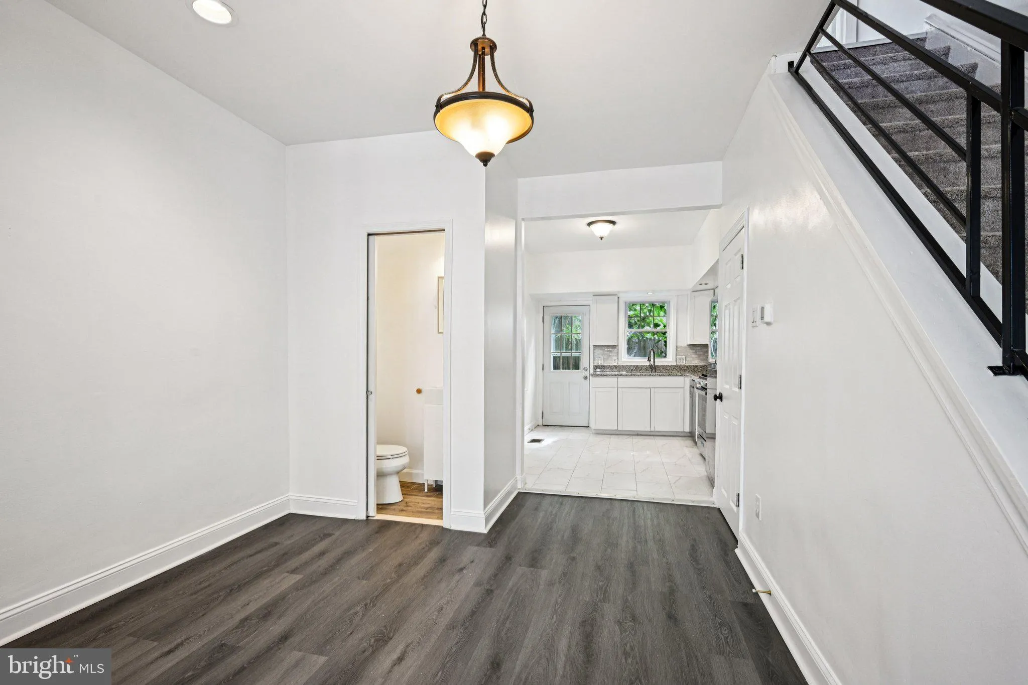 Philadelphia, Pennsylvania 19146, United States, 3 Bedrooms Bedrooms, ,2 BathroomsBathrooms,Residential,Pending,193109