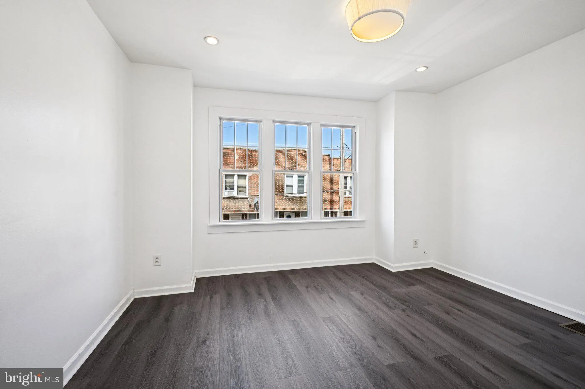 Philadelphia, Pennsylvania 19146, United States, 3 Bedrooms Bedrooms, ,2 BathroomsBathrooms,Residential,Pending,193109