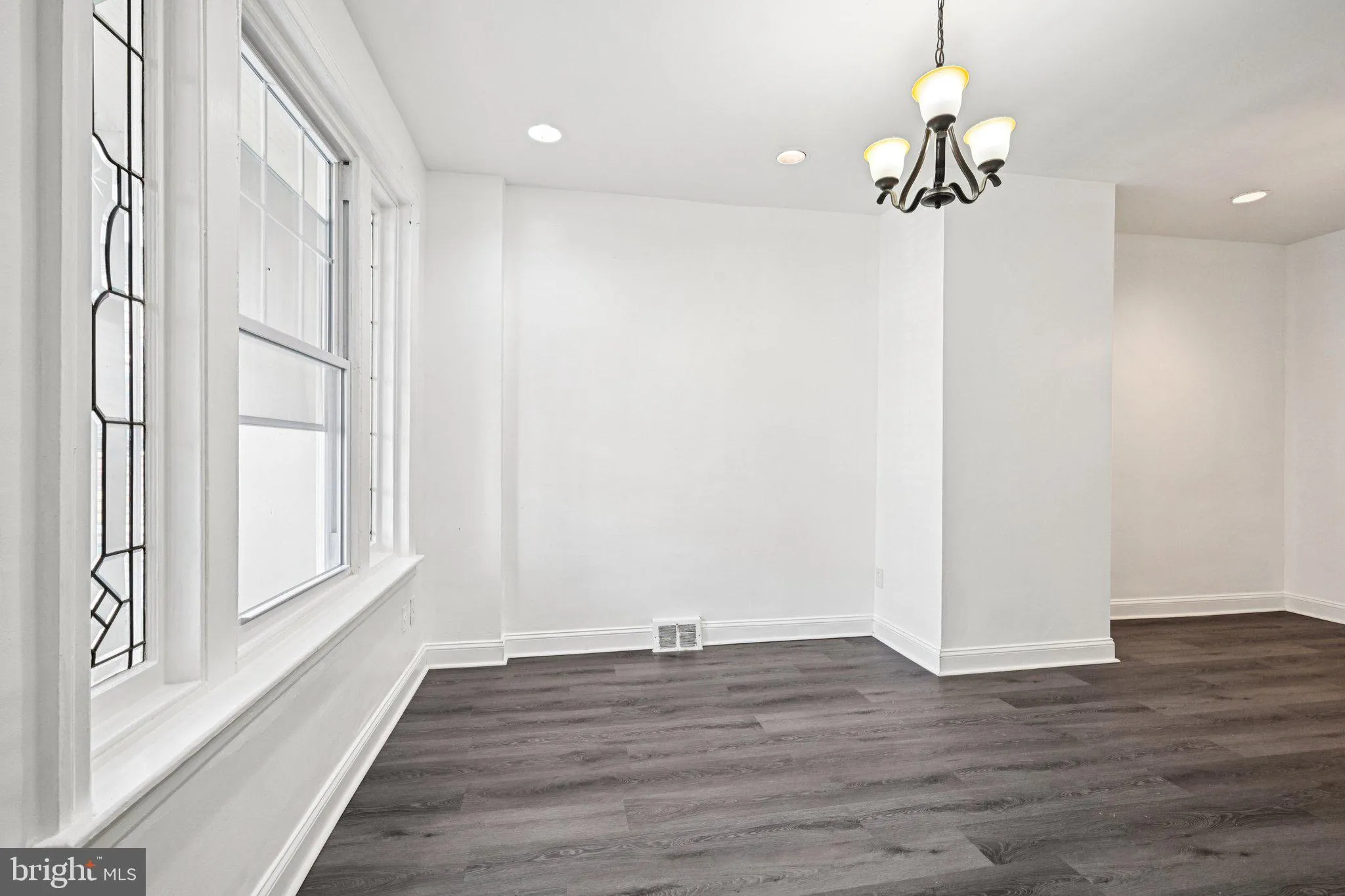 Philadelphia, Pennsylvania 19146, United States, 3 Bedrooms Bedrooms, ,2 BathroomsBathrooms,Residential,Pending,193109