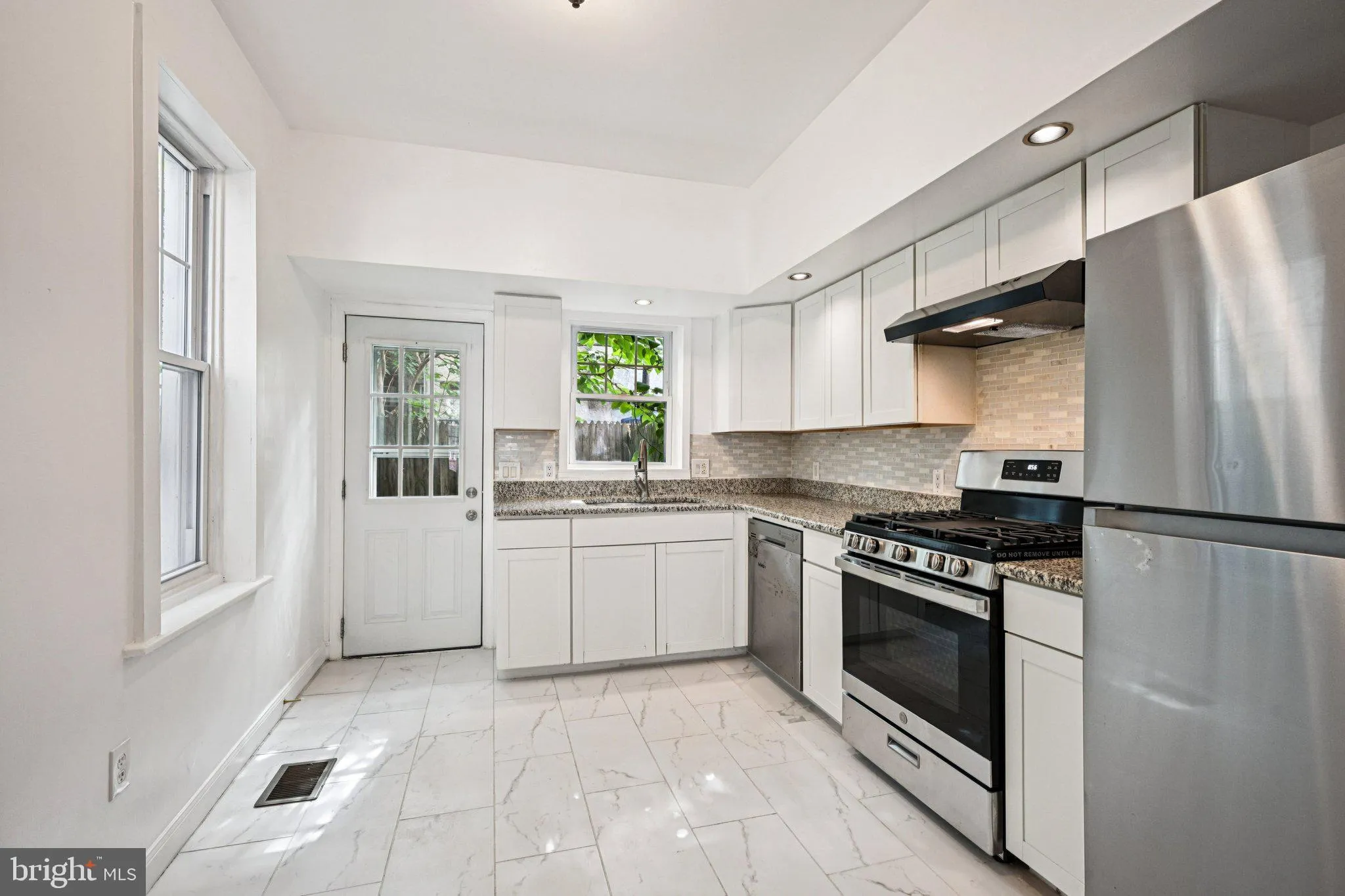 Philadelphia, Pennsylvania 19146, United States, 3 Bedrooms Bedrooms, ,2 BathroomsBathrooms,Residential,Pending,193109