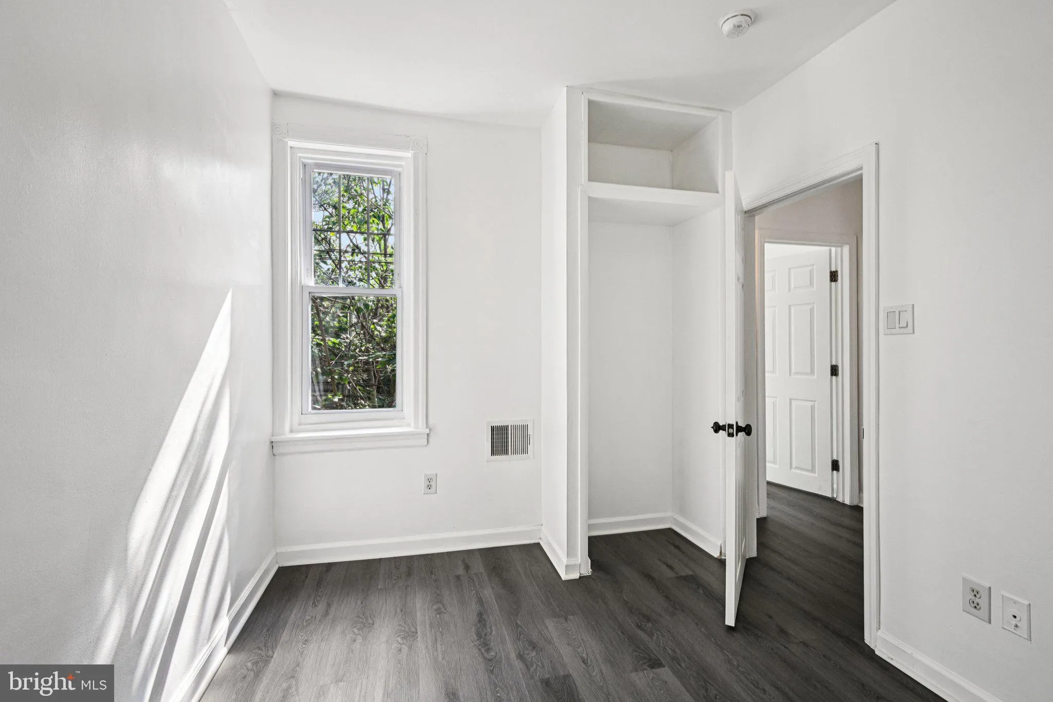 Philadelphia, Pennsylvania 19146, United States, 3 Bedrooms Bedrooms, ,2 BathroomsBathrooms,Residential,Pending,193109