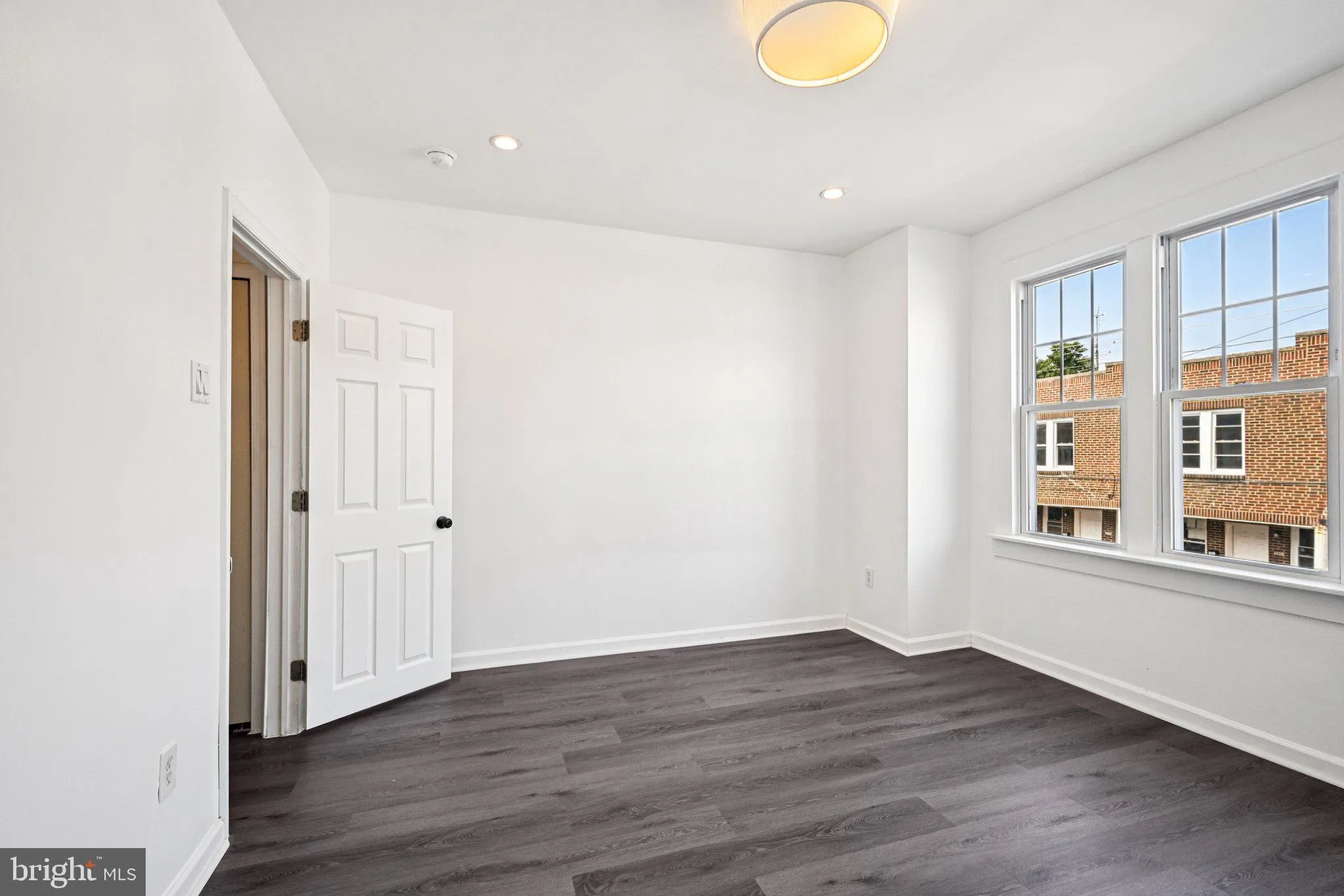 Philadelphia, Pennsylvania 19146, United States, 3 Bedrooms Bedrooms, ,2 BathroomsBathrooms,Residential,Pending,193109