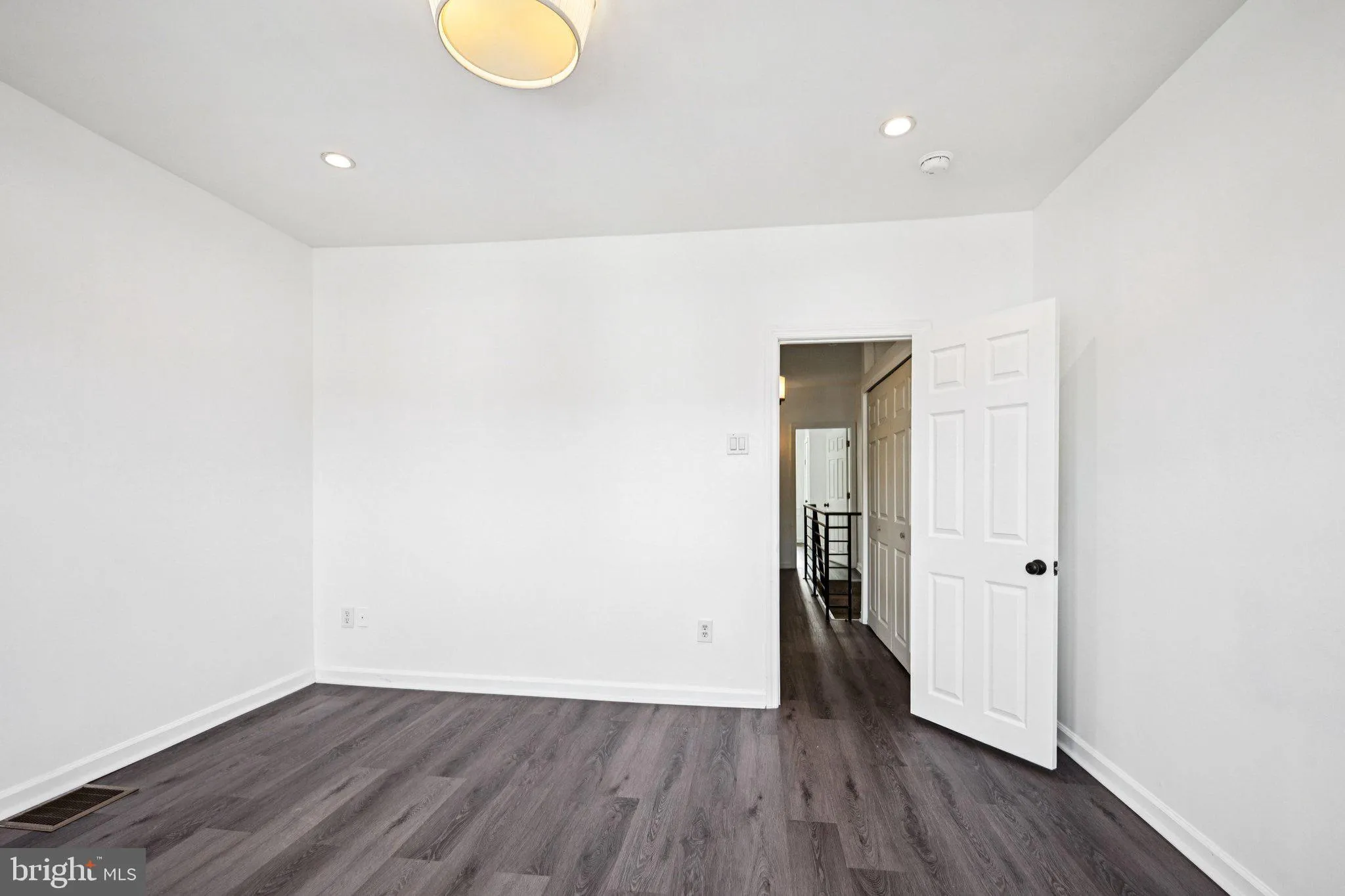 Philadelphia, Pennsylvania 19146, United States, 3 Bedrooms Bedrooms, ,2 BathroomsBathrooms,Residential,Pending,193109