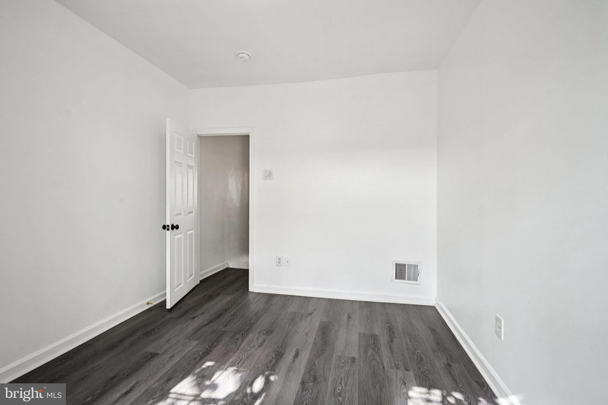 Philadelphia, Pennsylvania 19146, United States, 3 Bedrooms Bedrooms, ,2 BathroomsBathrooms,Residential,Pending,193109