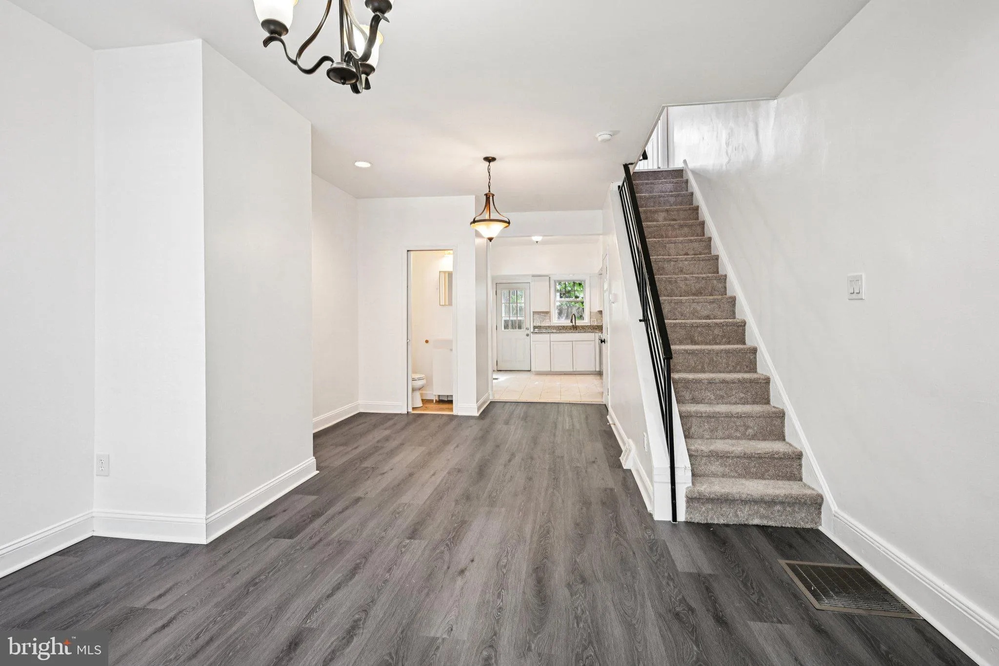 Philadelphia, Pennsylvania 19146, United States, 3 Bedrooms Bedrooms, ,2 BathroomsBathrooms,Residential,Pending,193109