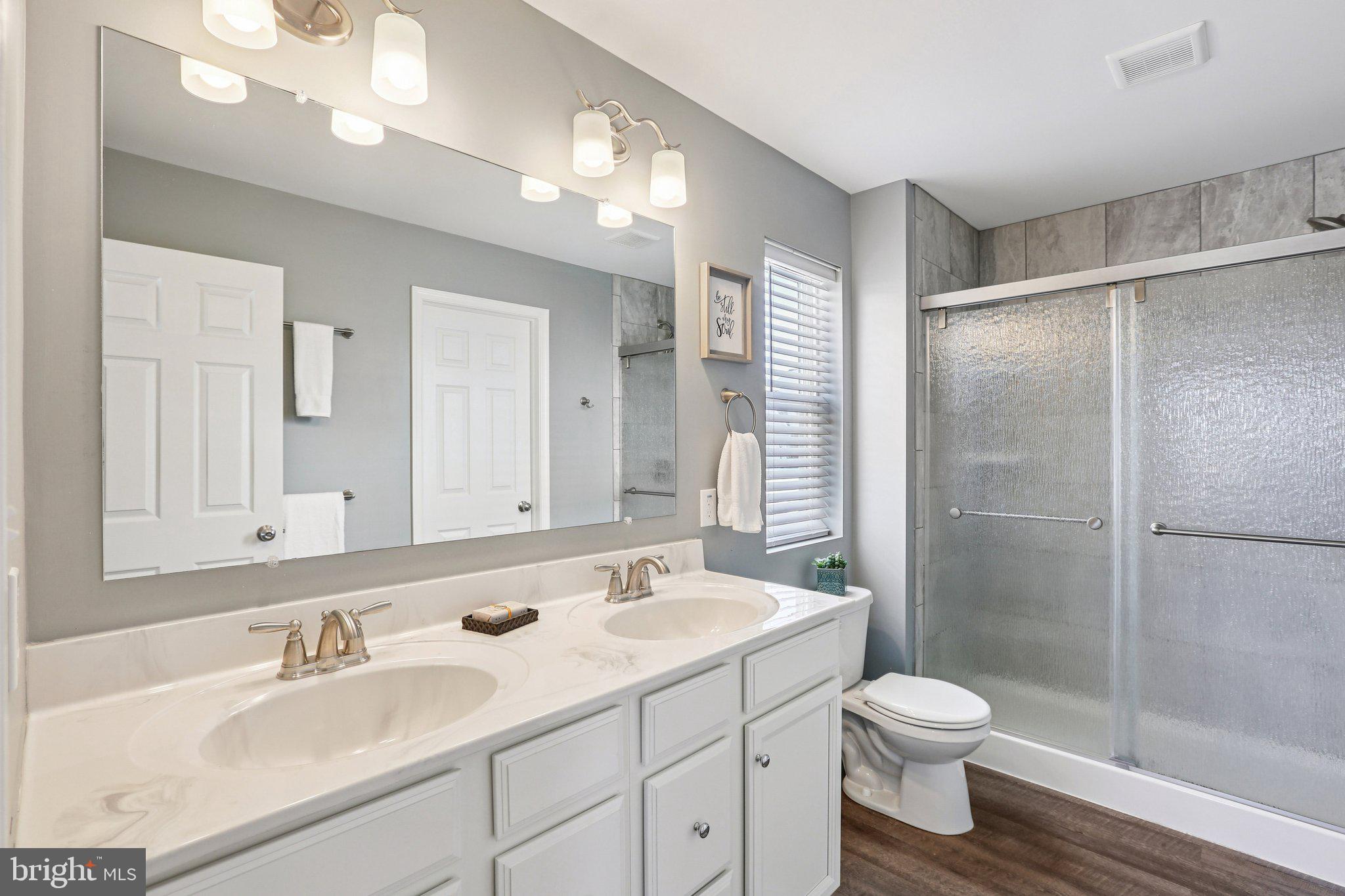 LAUREL VISTAS - Residential