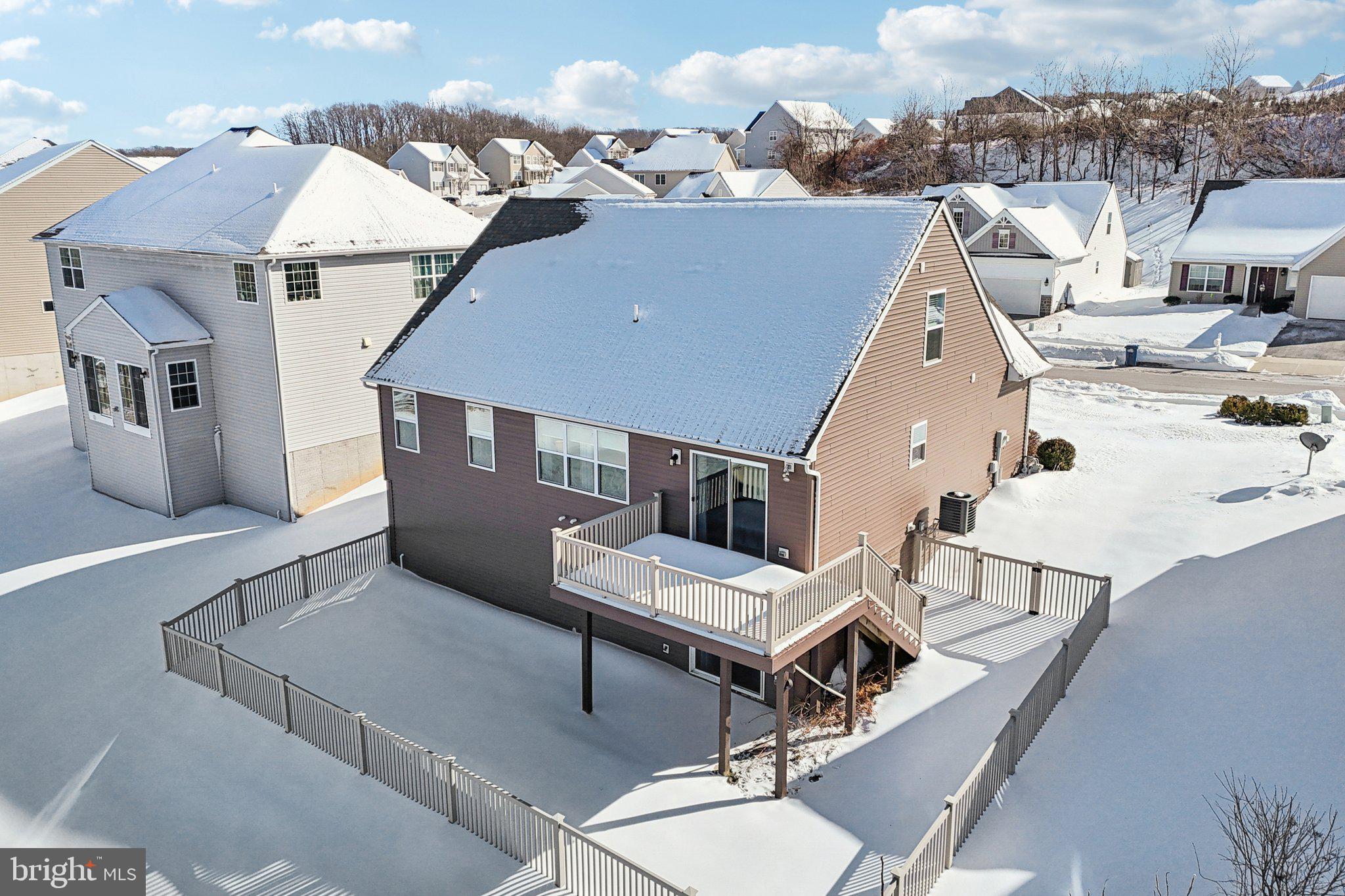 LAUREL VISTAS - Residential