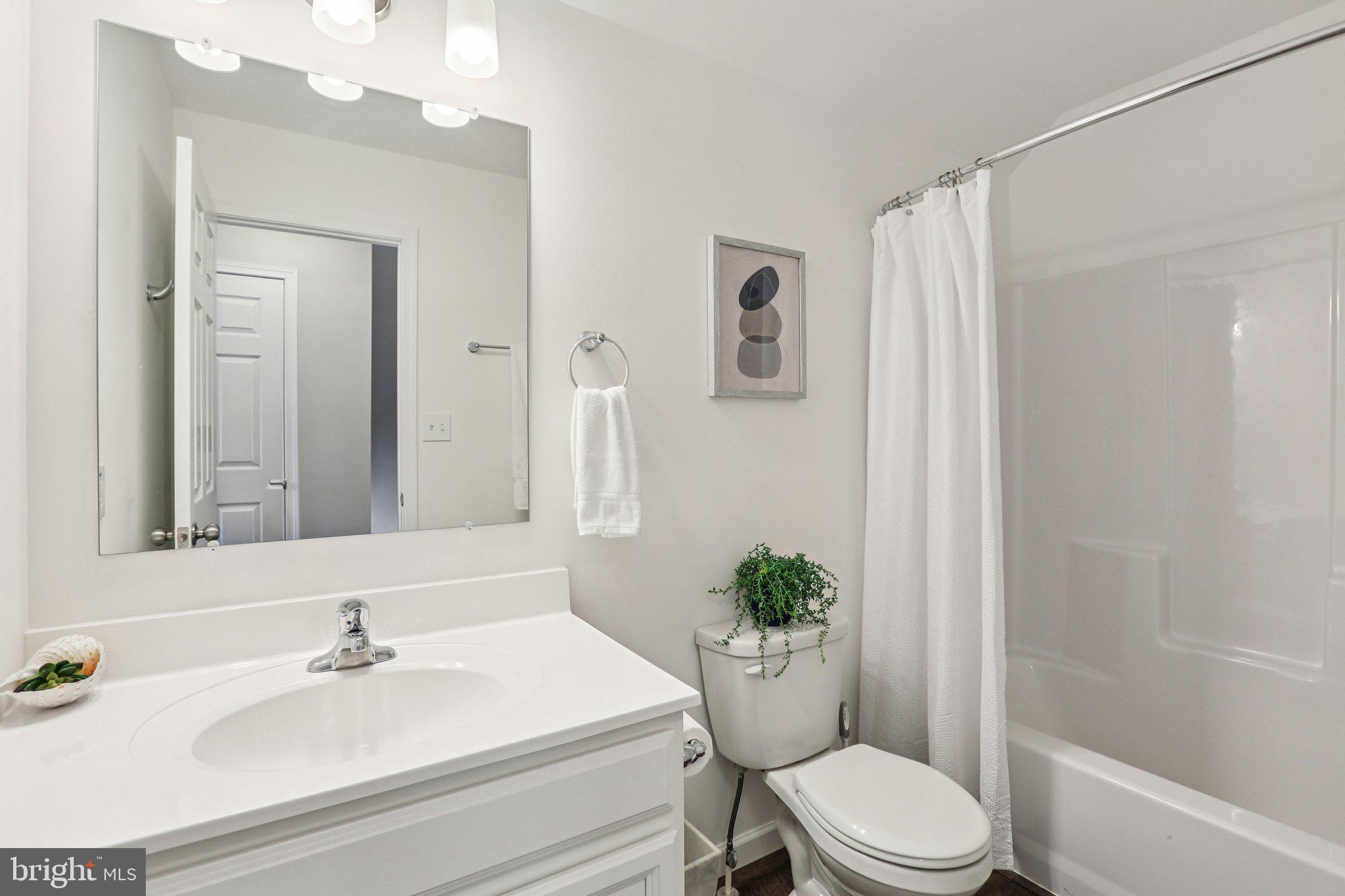 LAUREL VISTAS - Residential