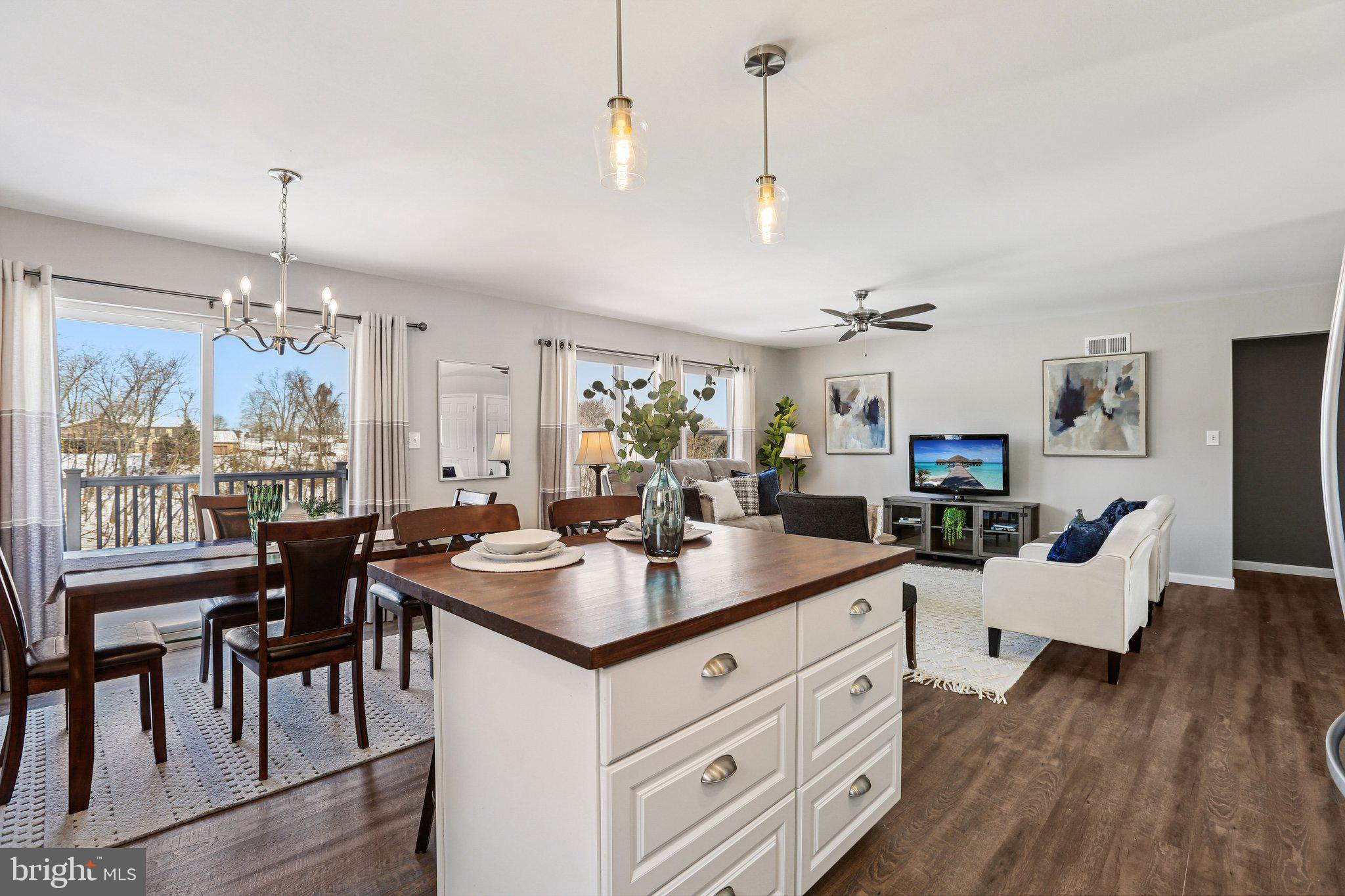 LAUREL VISTAS - Residential